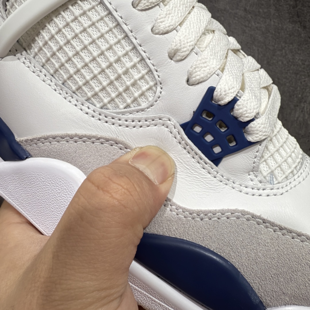 图片[5]-【PK纯原】NK SB x Air Jordan AJ4 联名海军蓝 白蓝 DR5415-100 全套原纸板楦头开发 原厂特供皮料加持 确保原汁原味 完美呈现四代版型 一比一鞋头弧度高度鞋身弧度 数据细节工艺流程均保持原鞋一致 原厂TPU网格鞋带扣 正确内里网布 菱角分明不变形无多余毛边 柔软性质感一致于原鞋 市场唯一原厂鞋扣模具 背面可见隐藏注塑口 原厂织唛标 原厂飞人电绣工艺 尾指中部跳三针 独家绑鞋带手法 印刷中底布 四线拉帮 米色美纹纸贴合固定 进口港宝加持 后跟自然饱满 全鞋荧光划线卡点 追求极致完美 每一双都是工艺品 多重QC质检 超越公司货的品控标准 实实在在的免检产品   尺码：40 40.5 41 42 42.5 43 44 44.5 45 46 47.5-选品中心