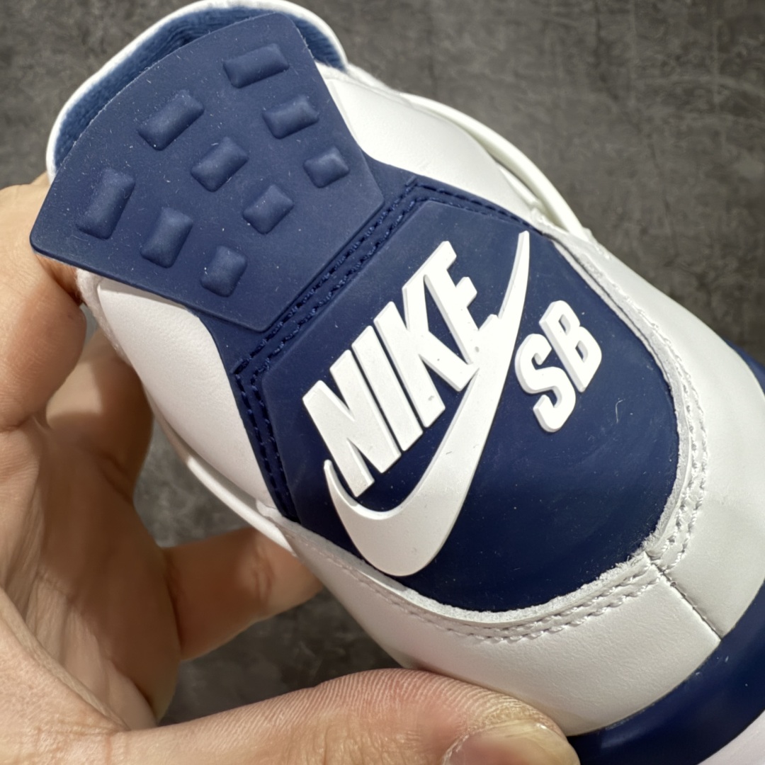图片[2]-【PK纯原】NK SB x Air Jordan AJ4 联名海军蓝 白蓝 DR5415-100 全套原纸板楦头开发 原厂特供皮料加持 确保原汁原味 完美呈现四代版型 一比一鞋头弧度高度鞋身弧度 数据细节工艺流程均保持原鞋一致 原厂TPU网格鞋带扣 正确内里网布 菱角分明不变形无多余毛边 柔软性质感一致于原鞋 市场唯一原厂鞋扣模具 背面可见隐藏注塑口 原厂织唛标 原厂飞人电绣工艺 尾指中部跳三针 独家绑鞋带手法 印刷中底布 四线拉帮 米色美纹纸贴合固定 进口港宝加持 后跟自然饱满 全鞋荧光划线卡点 追求极致完美 每一双都是工艺品 多重QC质检 超越公司货的品控标准 实实在在的免检产品   尺码：40 40.5 41 42 42.5 43 44 44.5 45 46 47.5-选品中心