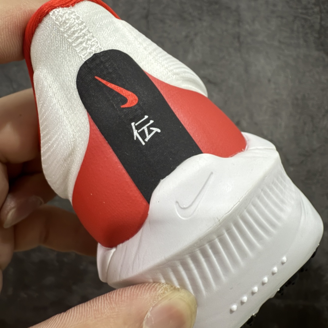 图片[2]-【纯原版】NK Zoom Fly 6 EK竞速飞行6代系列低帮轻质缓震透气休闲运动跑步鞋 HQ3498-100 全新纯原版 超高清洁度做工 正确组合大底 内置抗扭片 完美版型 还原脚感 区别通货 健身跑步必备跑鞋💪🏻 NK旗下主打竞速训练的Zoom Fly 6突然官宣，让不少跑步玩家都激动万分。根据 Nike 的官方说法，鞋款由基普乔格亲自监制并测试，可以说是受到地球最强跑者肯定的一双鞋。近日，这双鞋迎来基普乔格专属配色，并释出了官图。灵感来自基普乔格在土地跑道训练的经历，中底造型旨在还原训练后尘土覆盖的感觉。外观方面，延续了超大 Swoosh 的标志性设计，中底充满棱角感与层次感。科技方面，搭载加量ZoomX 与 SR-02 泡绵及全掌型 FlyPlate 碳纤维板 尺码：36 36.5 37.5 38 38.5 39 40 40.5 41 42 42.5 43 44 44.5 45 46-选品中心