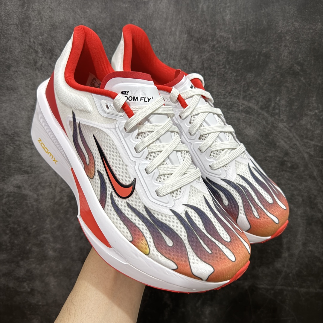 【纯原版】NK Zoom Fly 6 EK竞速飞行6代系列低帮轻质缓震透气休闲运动跑步鞋 HQ3498-100 全新纯原版 超高清洁度做工 正确组合大底 内置抗扭片 完美版型 还原脚感 区别通货 健身跑步必备跑鞋💪🏻 NK旗下主打竞速训练的Zoom Fly 6突然官宣，让不少跑步玩家都激动万分。根据 Nike 的官方说法，鞋款由基普乔格亲自监制并测试，可以说是受到地球最强跑者肯定的一双鞋。近日，这双鞋迎来基普乔格专属配色，并释出了官图。灵感来自基普乔格在土地跑道训练的经历，中底造型旨在还原训练后尘土覆盖的感觉。外观方面，延续了超大 Swoosh 的标志性设计，中底充满棱角感与层次感。科技方面，搭载加量ZoomX 与 SR-02 泡绵及全掌型 FlyPlate 碳纤维板 尺码：36 36.5 37.5 38 38.5 39 40 40.5 41 42 42.5 43 44 44.5 45 46-选品中心