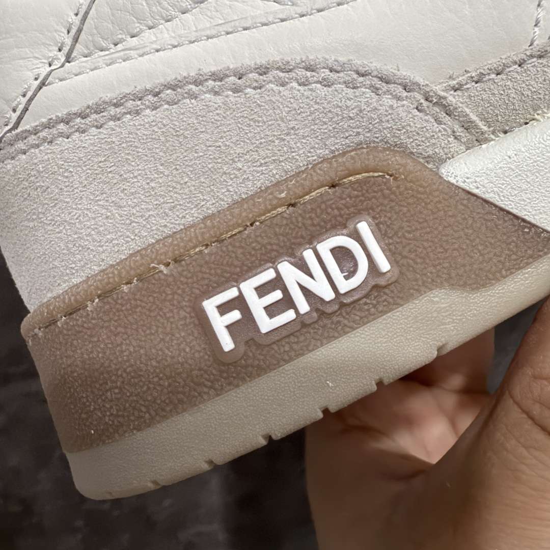 图片[9]-【渠道L版】FENDI Match sneaters 芬迪皮革低帮时尚运动板鞋 独家零售特供 全身20几个细节点全部做到一致还原 吊打市面所有版本 独家原装套装配件官方同源 渠道原装订单 全套专柜包装物及配件 原版购入 高工艺无缝细空胶技术 贴楦误差0.05mm 鞋底采用固特异内外锁死工艺 最大限度弯折永不开胶 原鞋一致效果环保无味 鞋面采用麂皮和皮革拼接组合 logo内里采用毛巾绒里 上脚超级柔软 轻便 舒适搭配卫衣 尺码：35 36 37 38 39 40 41 42 43 44 45-选品中心