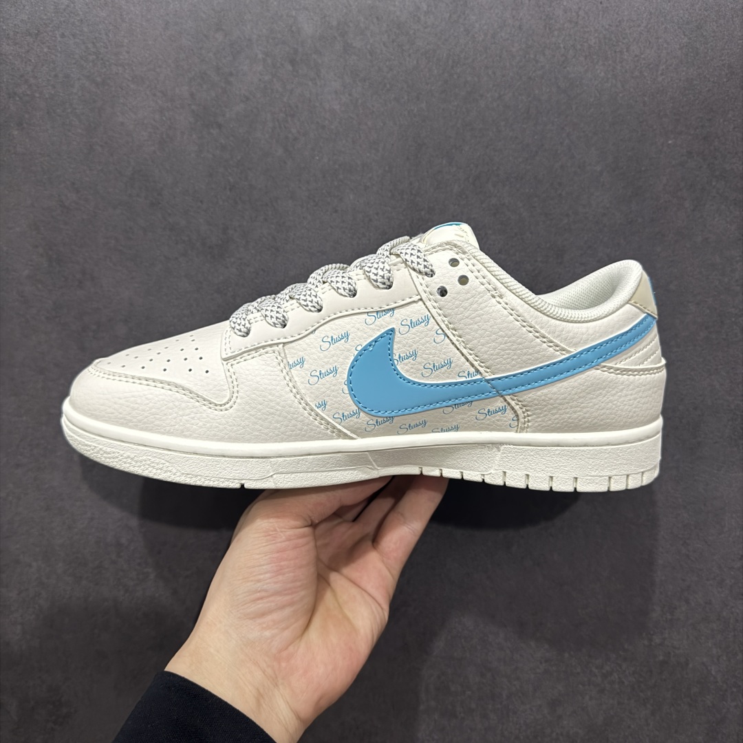  
【定制版】Nk SB Dunk Low 斯图西联名-米白蓝勾 周年高端定制 低帮休闲板鞋
#定制鞋盒