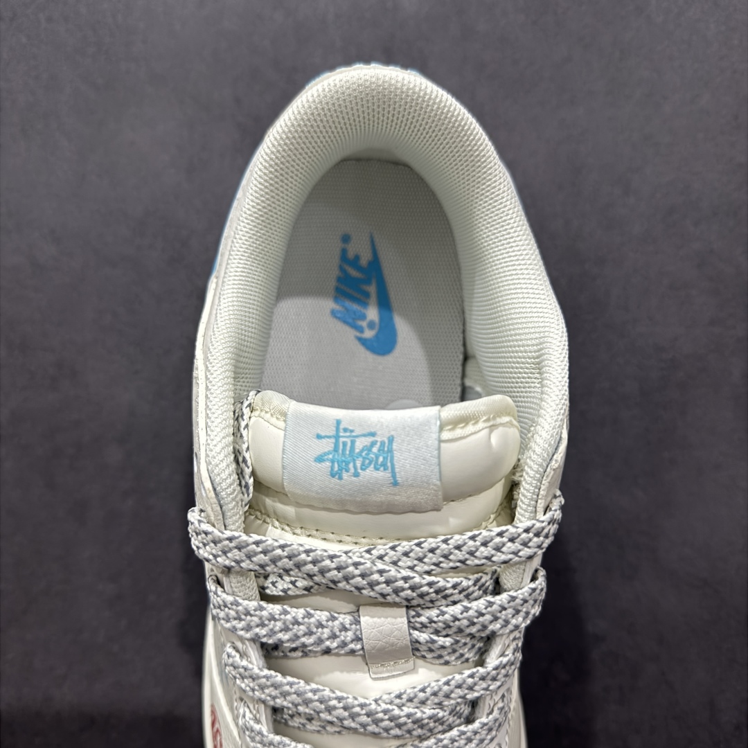  
【定制版】Nk SB Dunk Low 斯图西联名-米白蓝勾 周年高端定制 低帮休闲板鞋
#定制鞋盒