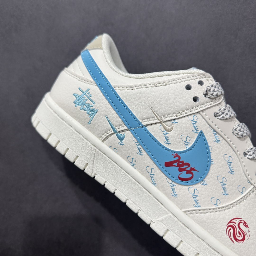  
【定制版】Nk SB Dunk Low 斯图西联名-米白蓝勾 周年高端定制 低帮休闲板鞋
#定制鞋盒