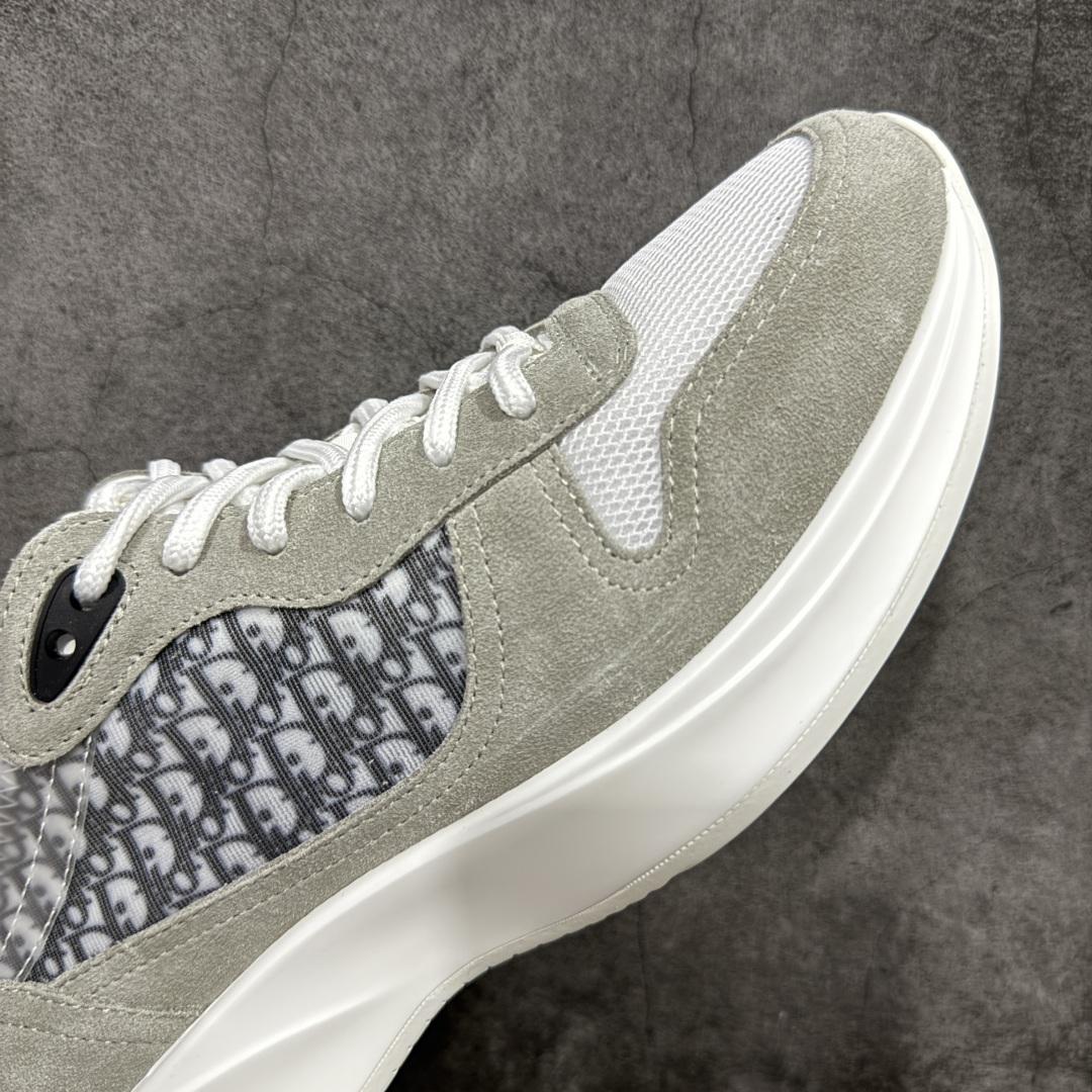 图片[6]-【外贸订单】 B25系列 Dior 运动鞋 跑步鞋 原版购入开发 这款 B25 Runner 运动鞋结合运动版型与 Dior 优雅的经典标识。采用迪奥灰和白色光滑牛皮革精心制作，饰以经典的米色和黑色 Oblique 印花提升格调。搭配白色纹理橡胶鞋底，可为各式休闲造型增添经典气质，更显精致 配送专柜精美包装，面料采用原版定制牛皮+Oblique 印花布 定制进口超细纤维 增高3.5CM 尺码： 40 41 42 43 44 45 46-选品中心