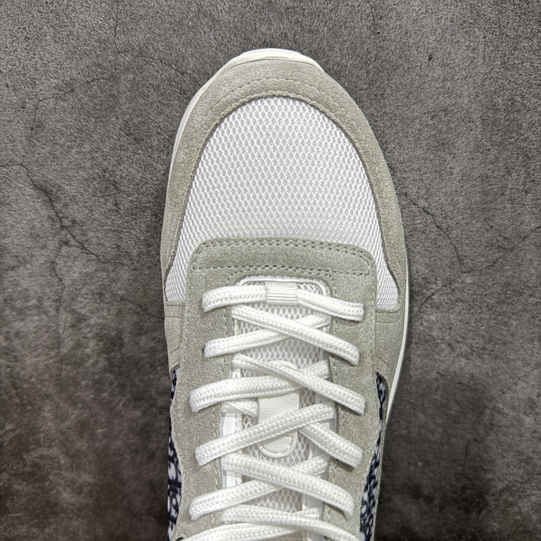 图片[5]-【外贸订单】 B25系列 Dior 运动鞋 跑步鞋 原版购入开发 这款 B25 Runner 运动鞋结合运动版型与 Dior 优雅的经典标识。采用迪奥灰和白色光滑牛皮革精心制作，饰以经典的米色和黑色 Oblique 印花提升格调。搭配白色纹理橡胶鞋底，可为各式休闲造型增添经典气质，更显精致 配送专柜精美包装，面料采用原版定制牛皮+Oblique 印花布 定制进口超细纤维 增高3.5CM 尺码： 40 41 42 43 44 45 46-选品中心