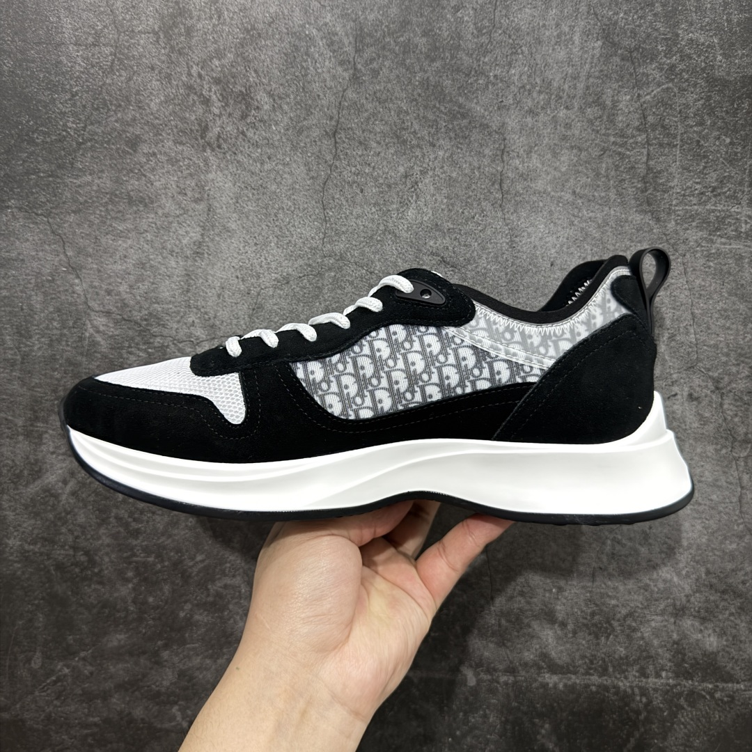 图片[2]-【外贸订单】 B25系列 Dior 运动鞋 跑步鞋 原版购入开发 这款 B25 Runner 运动鞋结合运动版型与 Dior 优雅的经典标识。采用迪奥灰和白色光滑牛皮革精心制作，饰以经典的米色和黑色 Oblique 印花提升格调。搭配白色纹理橡胶鞋底，可为各式休闲造型增添经典气质，更显精致 配送专柜精美包装，面料采用原版定制牛皮+Oblique 印花布 定制进口超细纤维 增高3.5CM 尺码： 40 41 42 43 44 45 46-选品中心