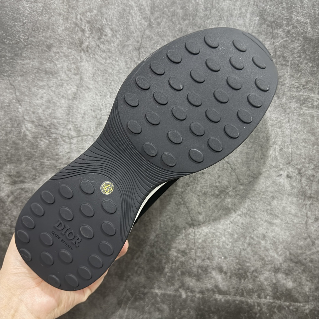 图片[9]-【外贸订单】 B25系列 Dior 运动鞋 跑步鞋 原版购入开发 这款 B25 Runner 运动鞋结合运动版型与 Dior 优雅的经典标识。采用迪奥灰和白色光滑牛皮革精心制作，饰以经典的米色和黑色 Oblique 印花提升格调。搭配白色纹理橡胶鞋底，可为各式休闲造型增添经典气质，更显精致 配送专柜精美包装，面料采用原版定制牛皮+Oblique 印花布 定制进口超细纤维 增高3.5CM 尺码： 40 41 42 43 44 45 46-选品中心