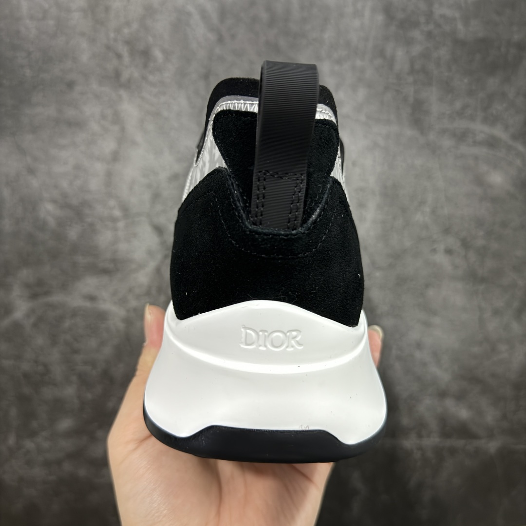 图片[4]-【外贸订单】 B25系列 Dior 运动鞋 跑步鞋 原版购入开发 这款 B25 Runner 运动鞋结合运动版型与 Dior 优雅的经典标识。采用迪奥灰和白色光滑牛皮革精心制作，饰以经典的米色和黑色 Oblique 印花提升格调。搭配白色纹理橡胶鞋底，可为各式休闲造型增添经典气质，更显精致 配送专柜精美包装，面料采用原版定制牛皮+Oblique 印花布 定制进口超细纤维 增高3.5CM 尺码： 40 41 42 43 44 45 46-选品中心
