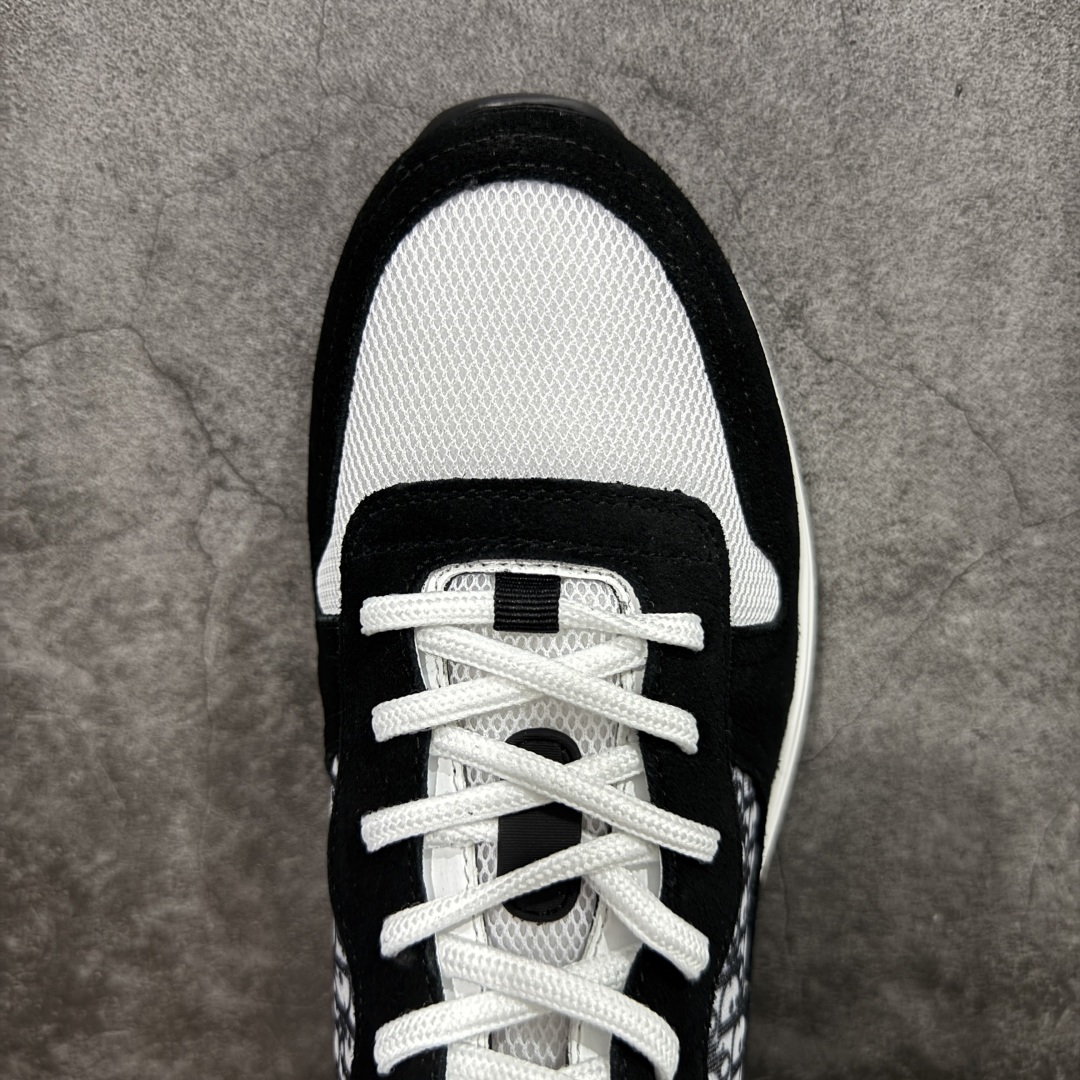 图片[5]-【外贸订单】 B25系列 Dior 运动鞋 跑步鞋 原版购入开发 这款 B25 Runner 运动鞋结合运动版型与 Dior 优雅的经典标识。采用迪奥灰和白色光滑牛皮革精心制作，饰以经典的米色和黑色 Oblique 印花提升格调。搭配白色纹理橡胶鞋底，可为各式休闲造型增添经典气质，更显精致 配送专柜精美包装，面料采用原版定制牛皮+Oblique 印花布 定制进口超细纤维 增高3.5CM 尺码： 40 41 42 43 44 45 46-选品中心