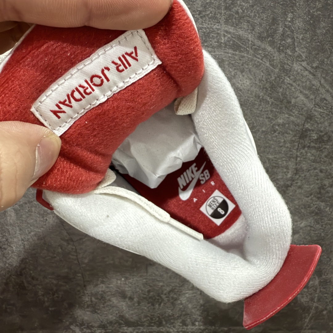 图片[8]-【莞产裁片版】Nike SB x Air Jordan 4 Retro \”Varsity Red\” 白红联名款 AJ4 乔丹4代 大学红 白红联名 DR5415-106 原鞋开发原楦原纸板同源开发 完美呈现乔4的版型 内侧正确双色网格 还原细节 原厂皮料 正确气垫颜色 正确网格工艺 正确拉帮工艺 全鞋原装材料制作 原档案原模具打造 支持全方位与正品对比 尺码：40.5 41 42 42.5 43 44 44.5 45 46 47.5 48.5-选品中心