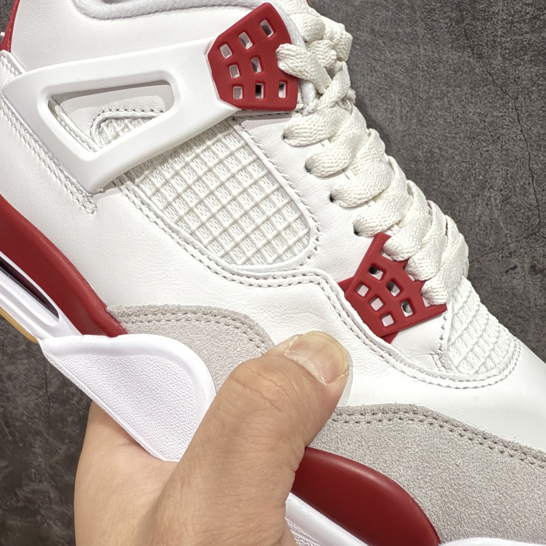 图片[5]-【莞产裁片版】Nike SB x Air Jordan 4 Retro \”Varsity Red\” 白红联名款 AJ4 乔丹4代 大学红 白红联名 DR5415-106 原鞋开发原楦原纸板同源开发 完美呈现乔4的版型 内侧正确双色网格 还原细节 原厂皮料 正确气垫颜色 正确网格工艺 正确拉帮工艺 全鞋原装材料制作 原档案原模具打造 支持全方位与正品对比 尺码：40.5 41 42 42.5 43 44 44.5 45 46 47.5 48.5-选品中心