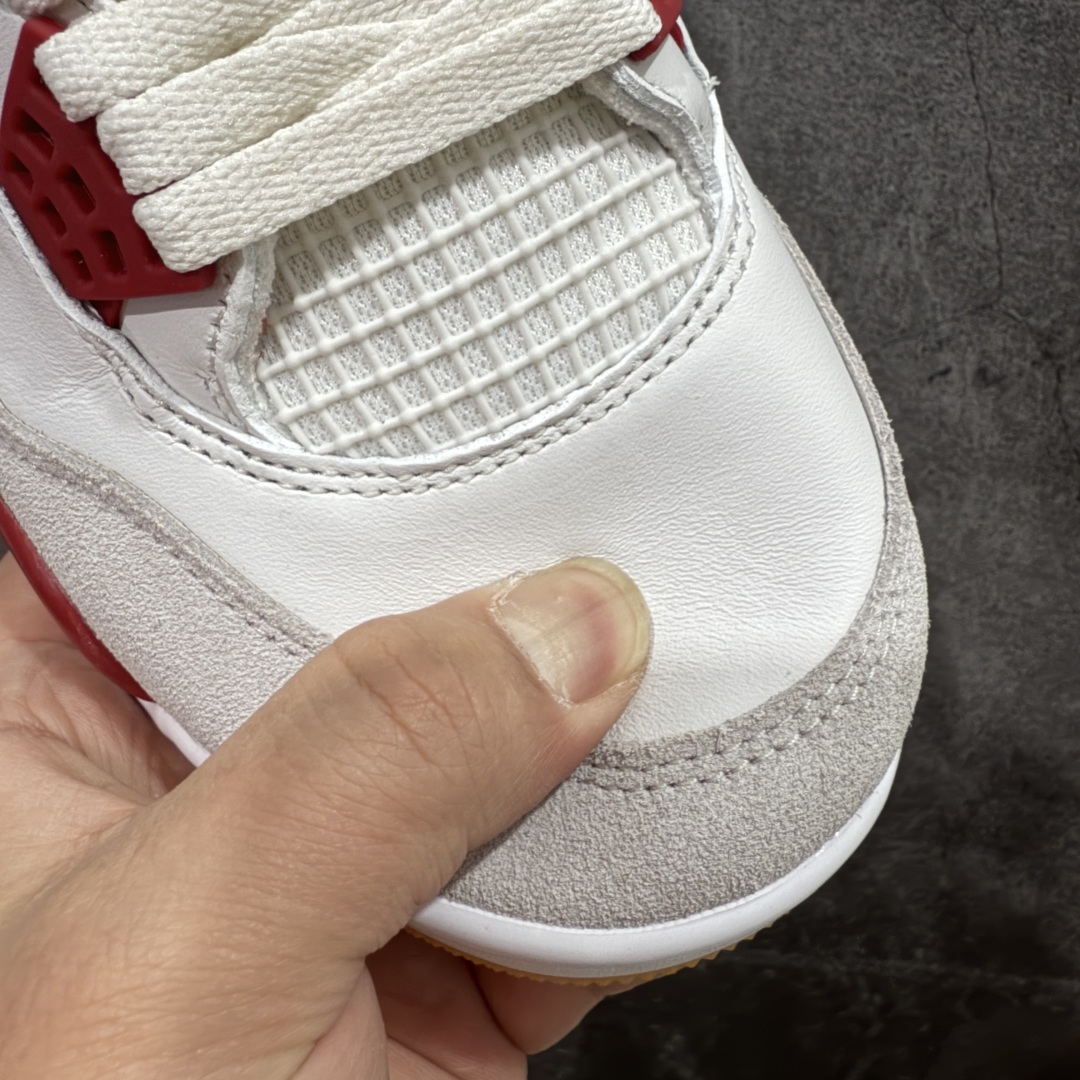 图片[6]-【莞产裁片版】Nike SB x Air Jordan 4 Retro \”Varsity Red\” 白红联名款 AJ4 乔丹4代 大学红 白红联名 DR5415-106 原鞋开发原楦原纸板同源开发 完美呈现乔4的版型 内侧正确双色网格 还原细节 原厂皮料 正确气垫颜色 正确网格工艺 正确拉帮工艺 全鞋原装材料制作 原档案原模具打造 支持全方位与正品对比 尺码：40.5 41 42 42.5 43 44 44.5 45 46 47.5 48.5-选品中心