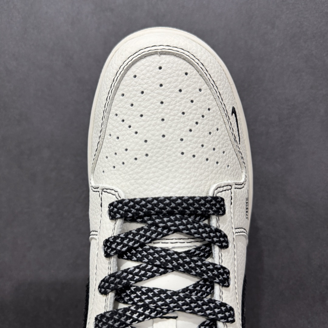 图片[8]-【定制版】Nike SB Dunk Low 斯图西联名 双拼黑布勾 周年高端定制 低帮休闲板鞋 ZH2598-266  #定制鞋盒 大厂纯原品质出货 超高清洁度 皮料切割干净无任何毛边 细节完美   尺码：36 36.5 37.5 38 36.5 39 40 40.5 41 42 42.5 43 44 44.5 45-选品中心