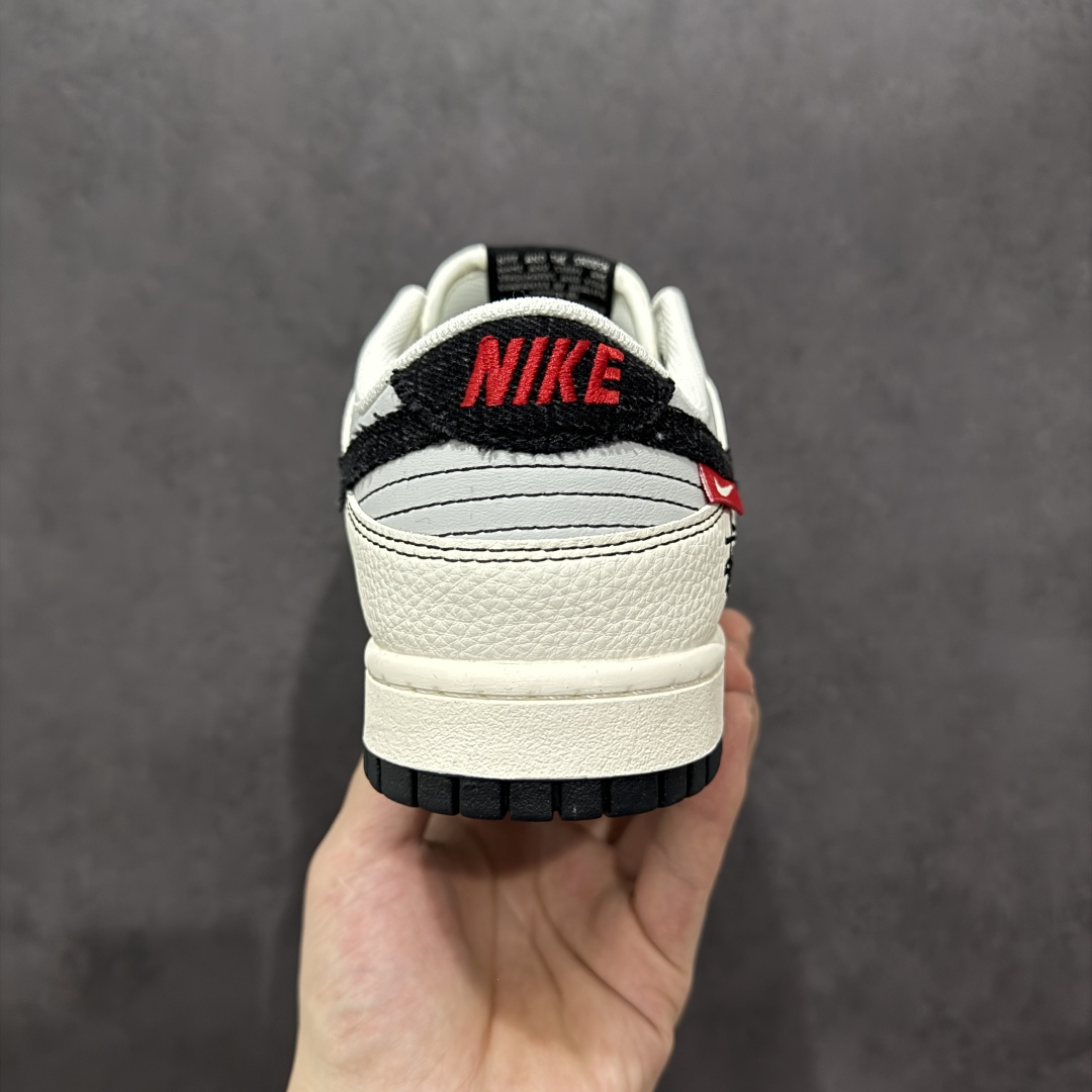 图片[4]-【定制版】Nike SB Dunk Low 斯图西联名 双拼黑布勾 周年高端定制 低帮休闲板鞋 ZH2598-266  #定制鞋盒 大厂纯原品质出货 超高清洁度 皮料切割干净无任何毛边 细节完美   尺码：36 36.5 37.5 38 36.5 39 40 40.5 41 42 42.5 43 44 44.5 45-选品中心