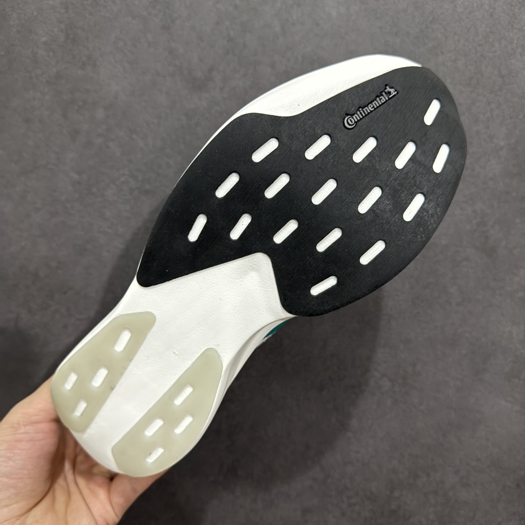 图片[9]-【公司级】Adidas Adizero Evo SL 阿迪超轻透气缓震跑鞋  整体外观造型与adiZero Adios Pro EVO 1非常相似 中底配置方面搭载全掌Lightstrike Pro 鞋面采用透气网面示人 契合日常训练鞋的定位 更加耐用 外底给到了马牌橡胶 及上代竞速旗舰adidas Adizero Adios Pro 3区域分布 货号： JS4451  尺码：36 36.5 37 38 38.5 39 40 40.5 41 42 42.5 43 44 44.5 45-选品中心