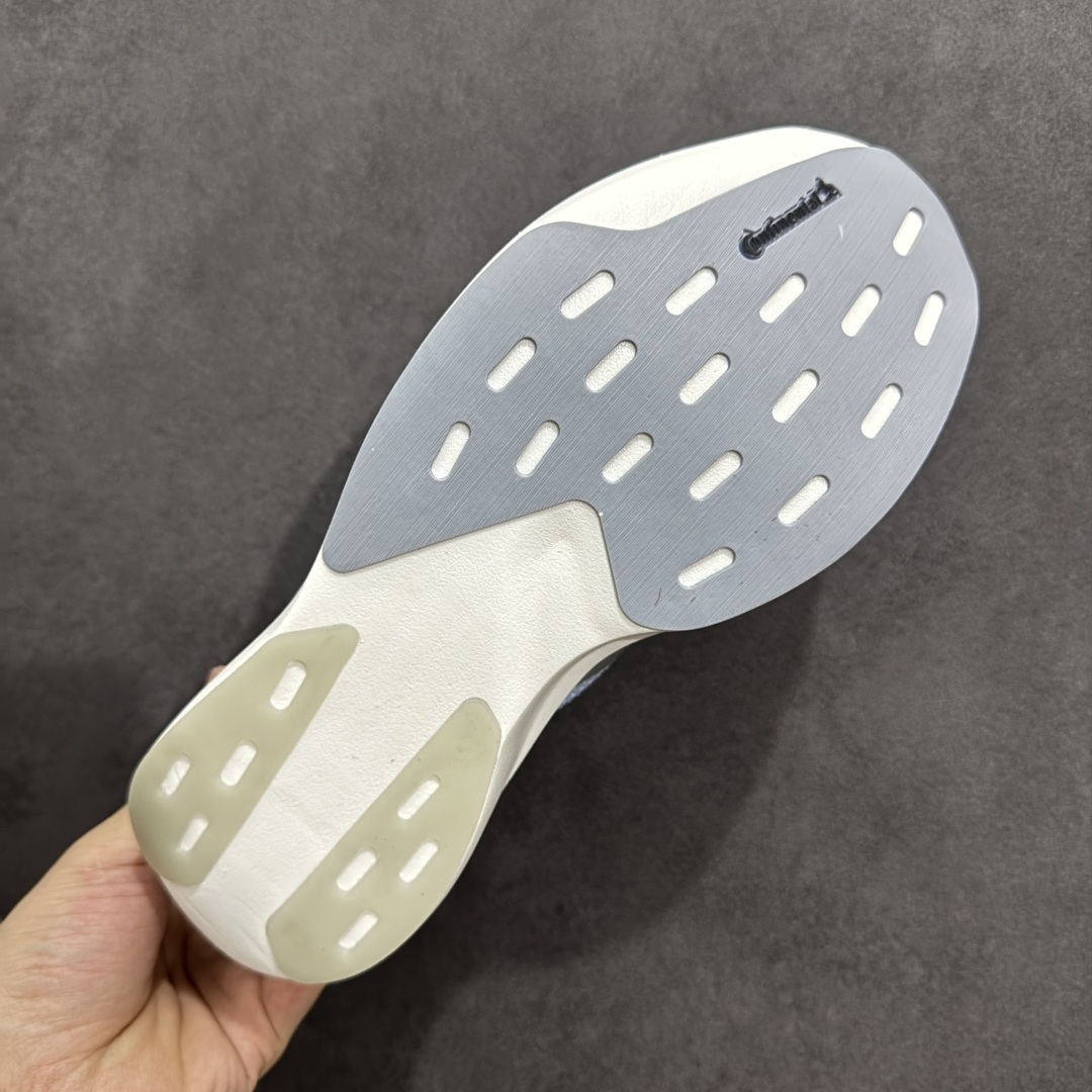 图片[9]-【公司级】Adidas Adizero Evo SL 阿迪超轻透气缓震跑鞋  整体外观造型与adiZero Adios Pro EVO 1非常相似 中底配置方面搭载全掌Lightstrike Pro 鞋面采用透气网面示人 契合日常训练鞋的定位 更加耐用 外底给到了马牌橡胶 及上代竞速旗舰adidas Adizero Adios Pro 3区域分布 货号： JS4453  尺码：36 36.5 37 38 38.5 39 40 40.5 41 42 42.5 43 44 44.5 45-选品中心