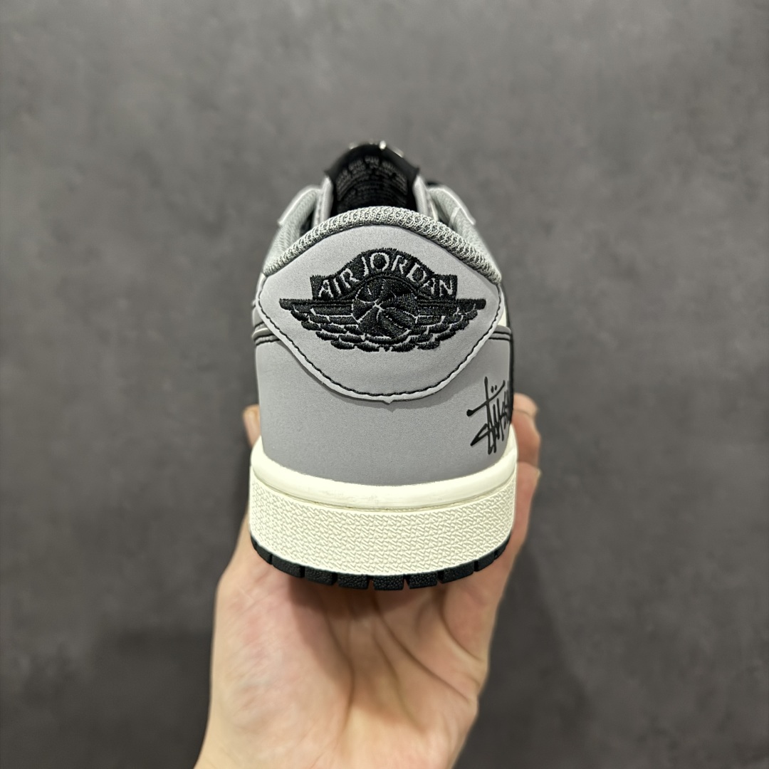 260   【定制版】Travis Scott x Fragment Design x Jordan Air Jordan 1 Low OG SP  “斯图西联名---奶白灰印刷”   XD1568-109