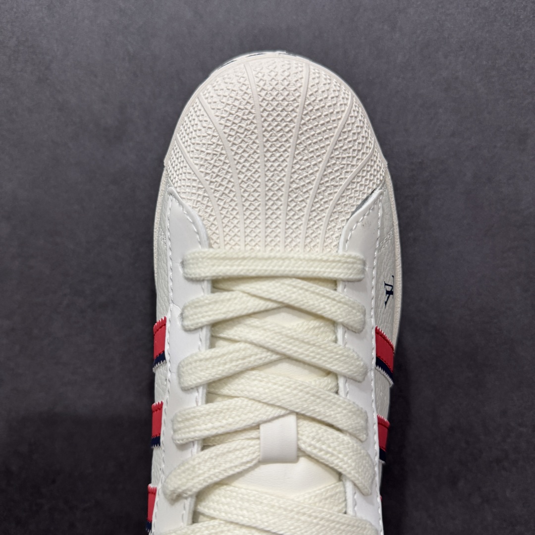  
【定制版】AD Originals Superstar x Louis Vuitton 白蓝红
采用