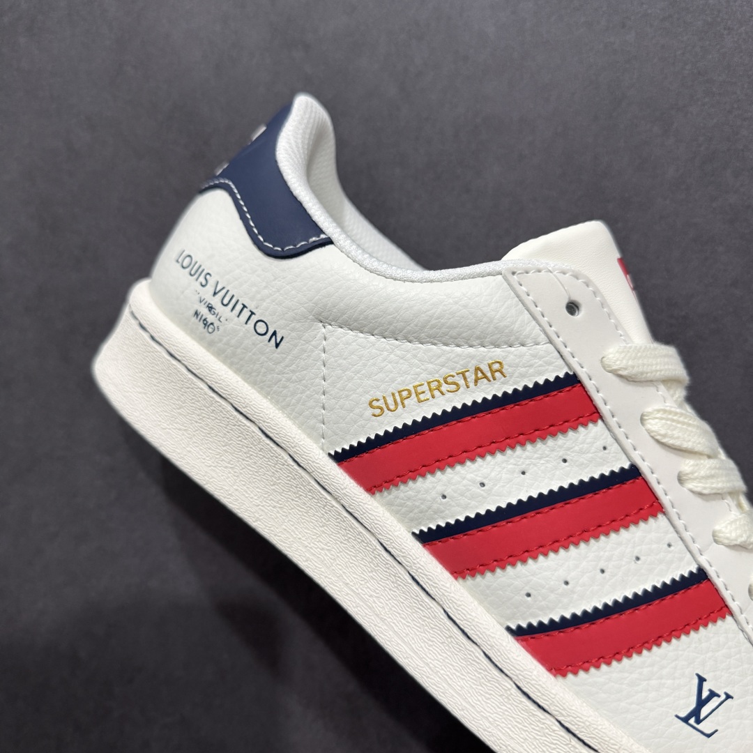  
【定制版】AD Originals Superstar x Louis Vuitton 白蓝红
采用