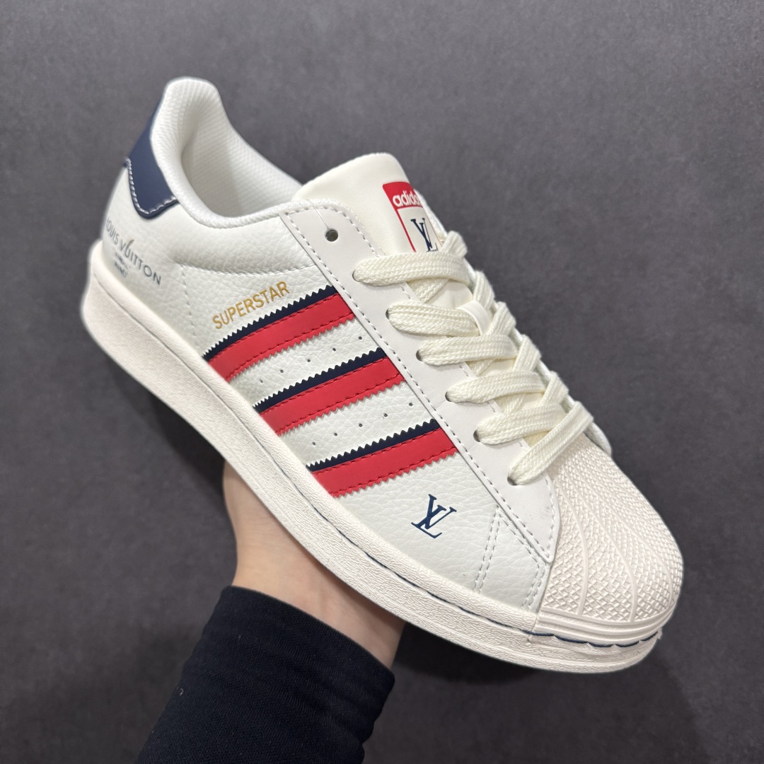 
【定制版】AD Originals Superstar x Louis Vuitton 白蓝红
采用