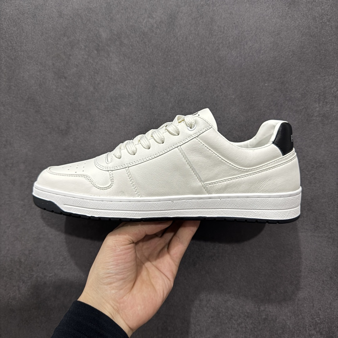 图片[2]-【广东纯原版本】PRADA 普拉达马龙同款低帮男鞋运动休闲板鞋 #明星同款 广东大厂品质 专柜同步 大气个性更潮更抢眼更追求档次，它将颠覆旧念，与您共度时尚潮人必备! 面料采用原版进口小牛皮 牛皮内里垫脚 橡胶大底 轻便防滑耐磨 脚感舒适 款式耐看做工精细 配以简洁利落的鞋楦 彰显男人的果敢和硬朗 尺码：38 39 40 41 42 43 44 （皮鞋码）-选品中心