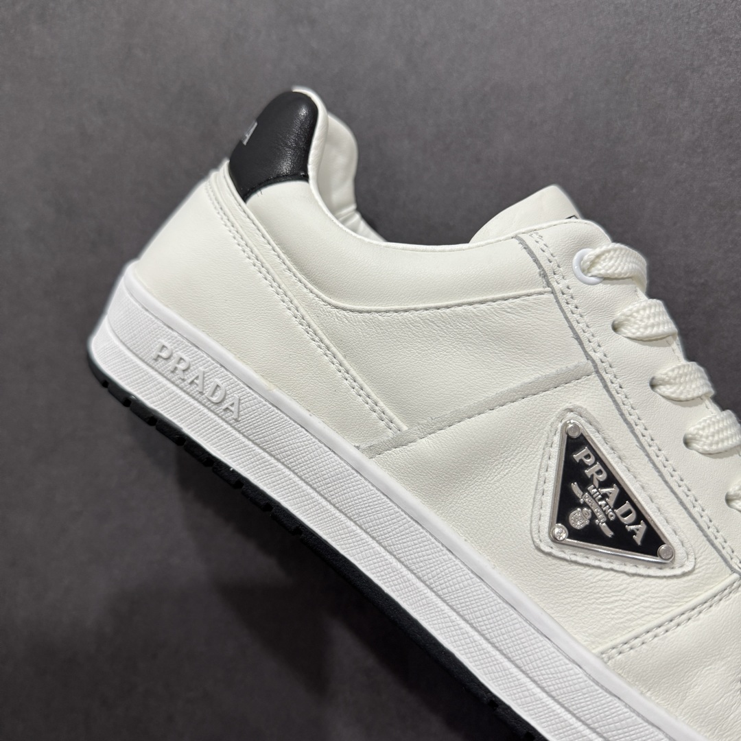 图片[6]-【广东纯原版本】PRADA 普拉达马龙同款低帮男鞋运动休闲板鞋 #明星同款 广东大厂品质 专柜同步 大气个性更潮更抢眼更追求档次，它将颠覆旧念，与您共度时尚潮人必备! 面料采用原版进口小牛皮 牛皮内里垫脚 橡胶大底 轻便防滑耐磨 脚感舒适 款式耐看做工精细 配以简洁利落的鞋楦 彰显男人的果敢和硬朗 尺码：38 39 40 41 42 43 44 （皮鞋码）-选品中心