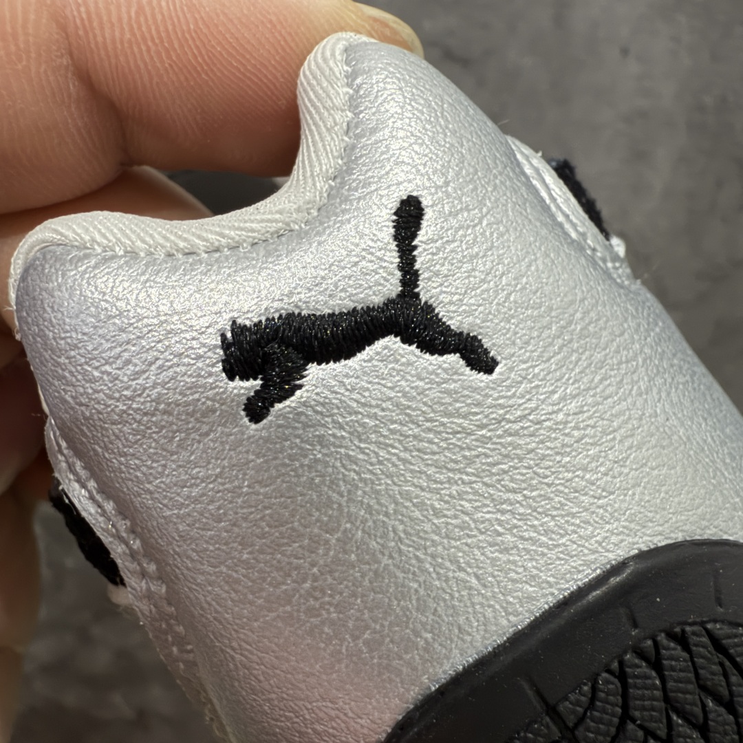 图片[5]-【纯原神版】Puma Speedcat OG Sparco 彪马罗马阿莫尔系列 复古运动休闲赛车跑鞋 市场顶级正确版本 版型 细节 烫金走线区分市面通货 欢迎对比🆚 工厂耗时3个月开发 原装档案原数据纸版楦型 采用鞋面材质(正确二次成型\’猛帮\’成型工艺🆚区别市面版本!!) 外置原数据开发轻量耐磨橡胶大底💪🏻 全球知名运动品牌PUMA宝马赛车系列 融合了宝马车队的标志性配色 以趣味十足又前卫复古的设计引领潮流 将赛道精神融入街头时尚 开启前卫竞速之旅 主打前卫复古风 Roma鞋款的鞋侧以复古的流线造型 缀以宝马经典Logo 巧妙吸睛 而Speedcat鞋款以亮眼三色条纹元素缀以舒适鞋面 赋予了独特的个性美学 演绎赛车的无尽能量 货号：403547-01-选品中心