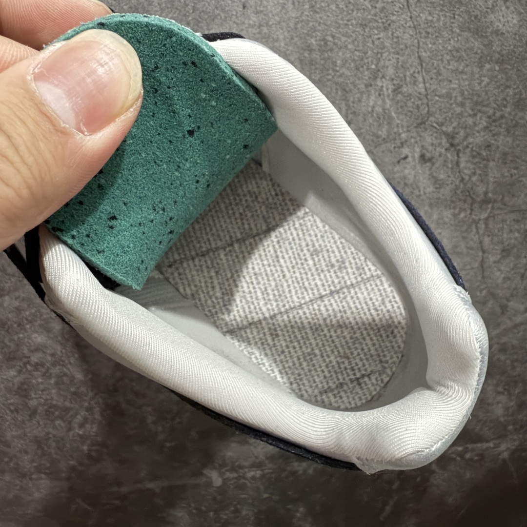 图片[7]-【纯原神版】Puma Speedcat OG Sparco 彪马罗马阿莫尔系列 复古运动休闲赛车跑鞋 市场顶级正确版本 版型 细节 烫金走线区分市面通货 欢迎对比🆚 工厂耗时3个月开发 原装档案原数据纸版楦型 采用鞋面材质(正确二次成型\’猛帮\’成型工艺🆚区别市面版本!!) 外置原数据开发轻量耐磨橡胶大底💪🏻 全球知名运动品牌PUMA宝马赛车系列 融合了宝马车队的标志性配色 以趣味十足又前卫复古的设计引领潮流 将赛道精神融入街头时尚 开启前卫竞速之旅 主打前卫复古风 Roma鞋款的鞋侧以复古的流线造型 缀以宝马经典Logo 巧妙吸睛 而Speedcat鞋款以亮眼三色条纹元素缀以舒适鞋面 赋予了独特的个性美学 演绎赛车的无尽能量 货号：403547-01-选品中心