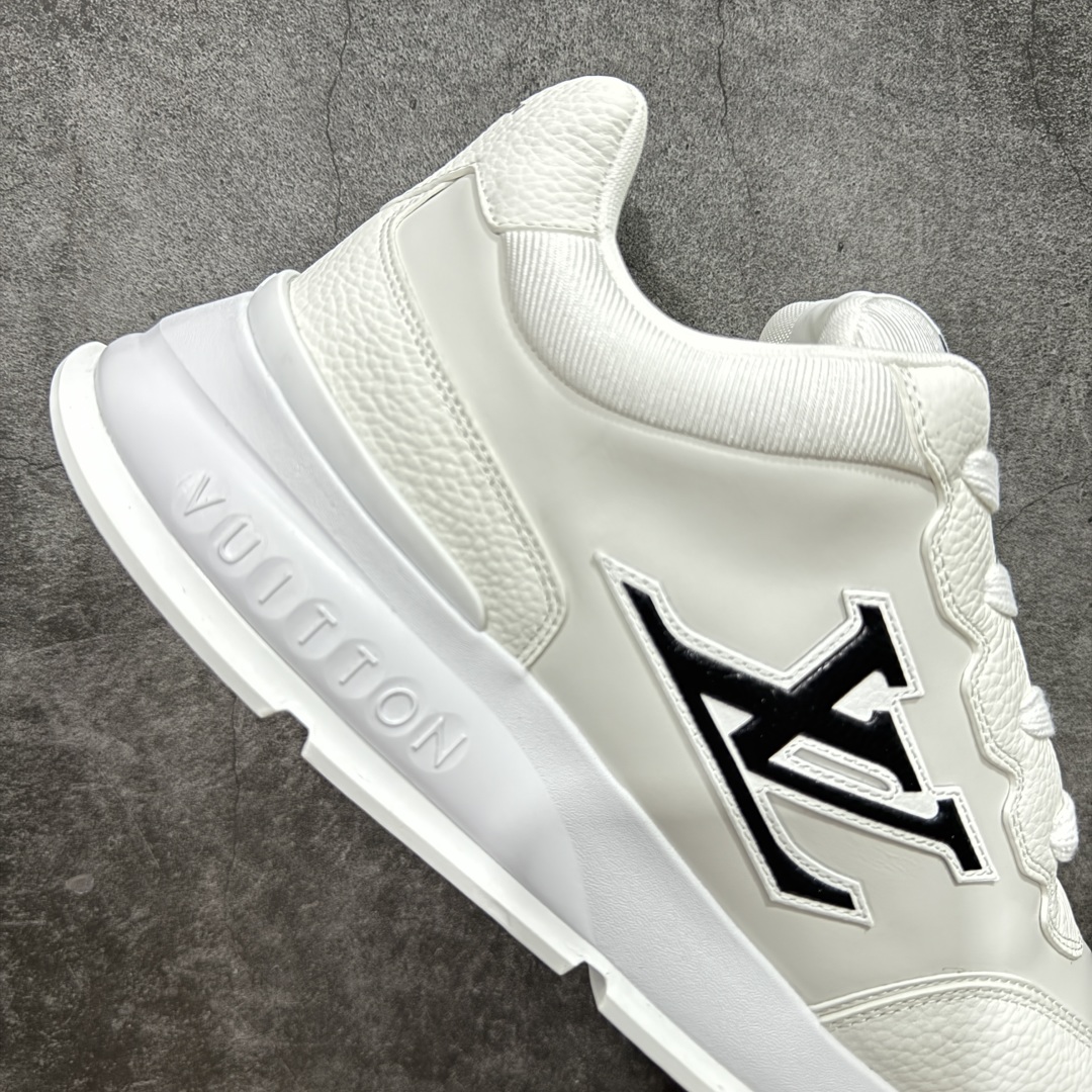 图片[7]-【广东纯原版本】Louis Vuitton LV 2025 最新Classic系列 真正原版开发 市面唯一 一家材质正确版本 原版购入开发 欢迎对比🆚。这款Classic 运动鞋于 2025 秋冬男士系列初次亮相，以光滑牛皮革塑造考究设计，可轻松融入各式造型。瞩目 LV 字母标注鞋侧，轻盈橡胶外底点缀 Vuitton 标识，材料使用原版定制进口头层牛皮 内里使用原版进口透气网里 原版开模橡胶发泡材质大底 内增高4CM 尺码： 35 36 37 38 39 40 41 42 43 44 45 46-选品中心