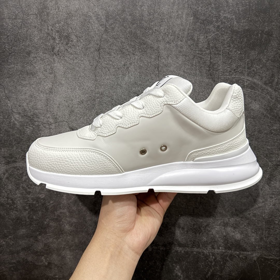 图片[2]-【广东纯原版本】Louis Vuitton LV 2025 最新Classic系列 真正原版开发 市面唯一 一家材质正确版本 原版购入开发 欢迎对比🆚。这款Classic 运动鞋于 2025 秋冬男士系列初次亮相，以光滑牛皮革塑造考究设计，可轻松融入各式造型。瞩目 LV 字母标注鞋侧，轻盈橡胶外底点缀 Vuitton 标识，材料使用原版定制进口头层牛皮 内里使用原版进口透气网里 原版开模橡胶发泡材质大底 内增高4CM 尺码： 35 36 37 38 39 40 41 42 43 44 45 46-选品中心