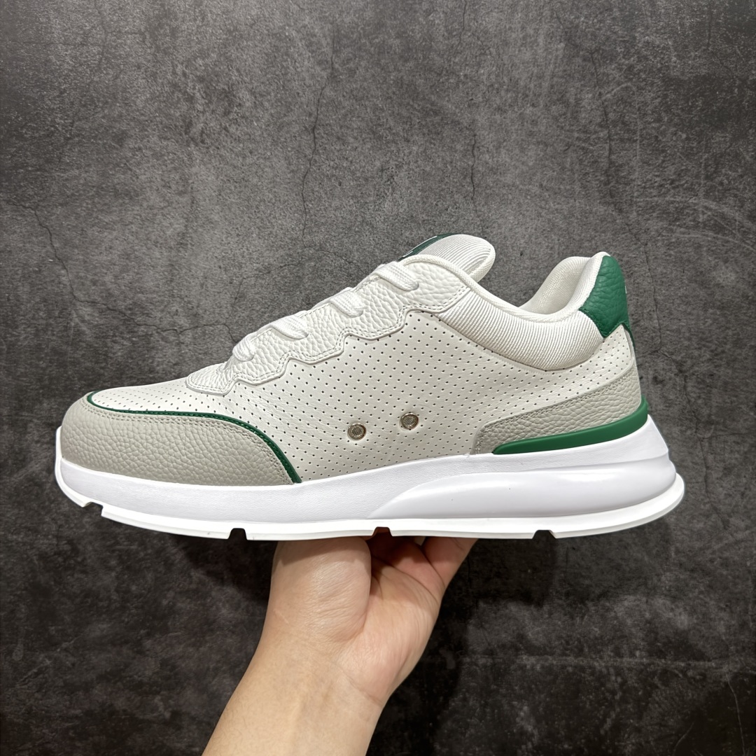 图片[2]-【广东纯原版本】Louis Vuitton LV 2025 最新Classic系列 真正原版开发 市面唯一 一家材质正确版本 原版购入开发 欢迎对比🆚。这款Classic 运动鞋于 2025 秋冬男士系列初次亮相，以光滑牛皮革塑造考究设计，可轻松融入各式造型。瞩目 LV 字母标注鞋侧，轻盈橡胶外底点缀 Vuitton 标识，材料使用原版定制进口头层牛皮 内里使用原版进口透气网里 原版开模橡胶发泡材质大底 内增高4CM 尺码： 35 36 37 38 39 40 41 42 43 44 45 46-选品中心