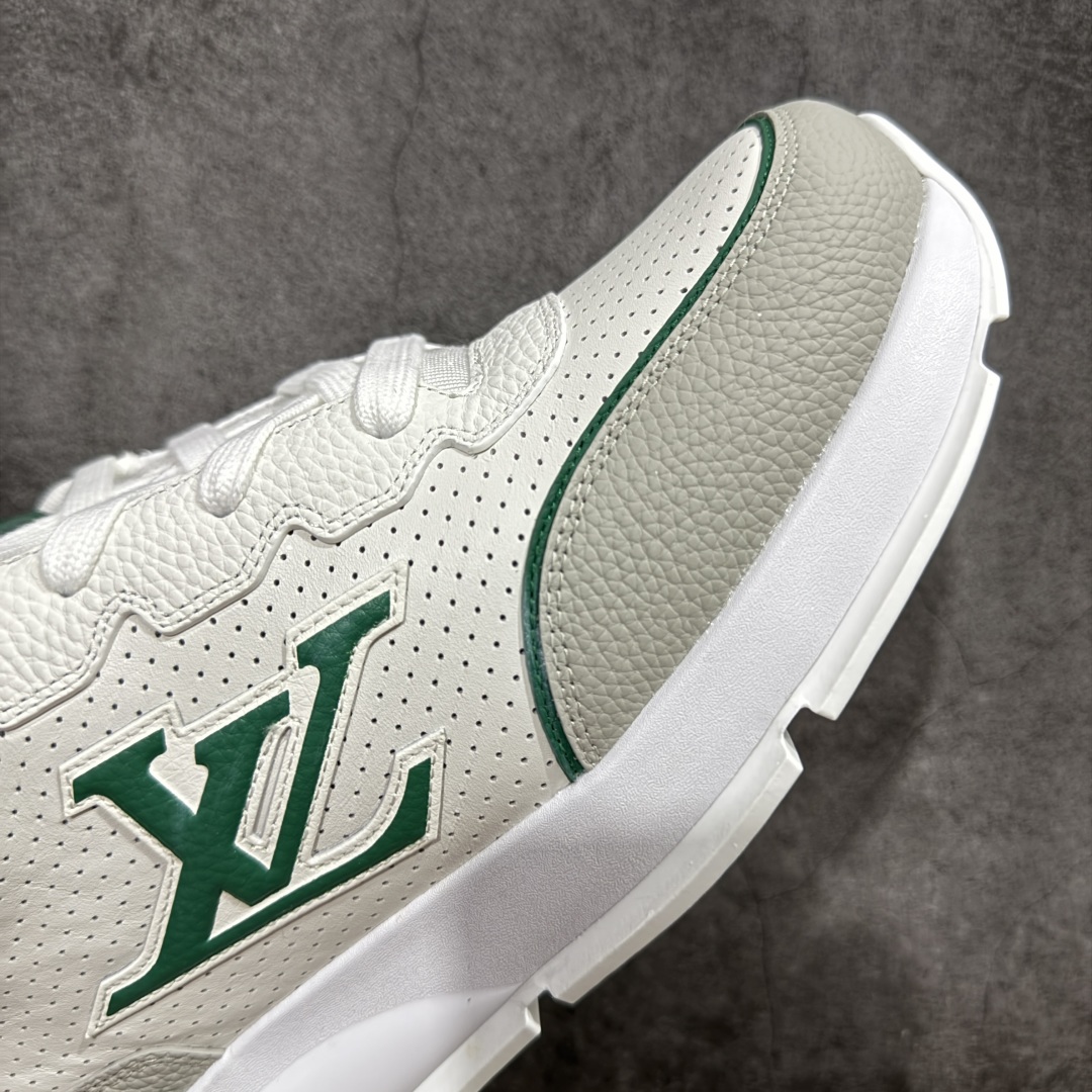 图片[6]-【广东纯原版本】Louis Vuitton LV 2025 最新Classic系列 真正原版开发 市面唯一 一家材质正确版本 原版购入开发 欢迎对比🆚。这款Classic 运动鞋于 2025 秋冬男士系列初次亮相，以光滑牛皮革塑造考究设计，可轻松融入各式造型。瞩目 LV 字母标注鞋侧，轻盈橡胶外底点缀 Vuitton 标识，材料使用原版定制进口头层牛皮 内里使用原版进口透气网里 原版开模橡胶发泡材质大底 内增高4CM 尺码： 35 36 37 38 39 40 41 42 43 44 45 46-选品中心