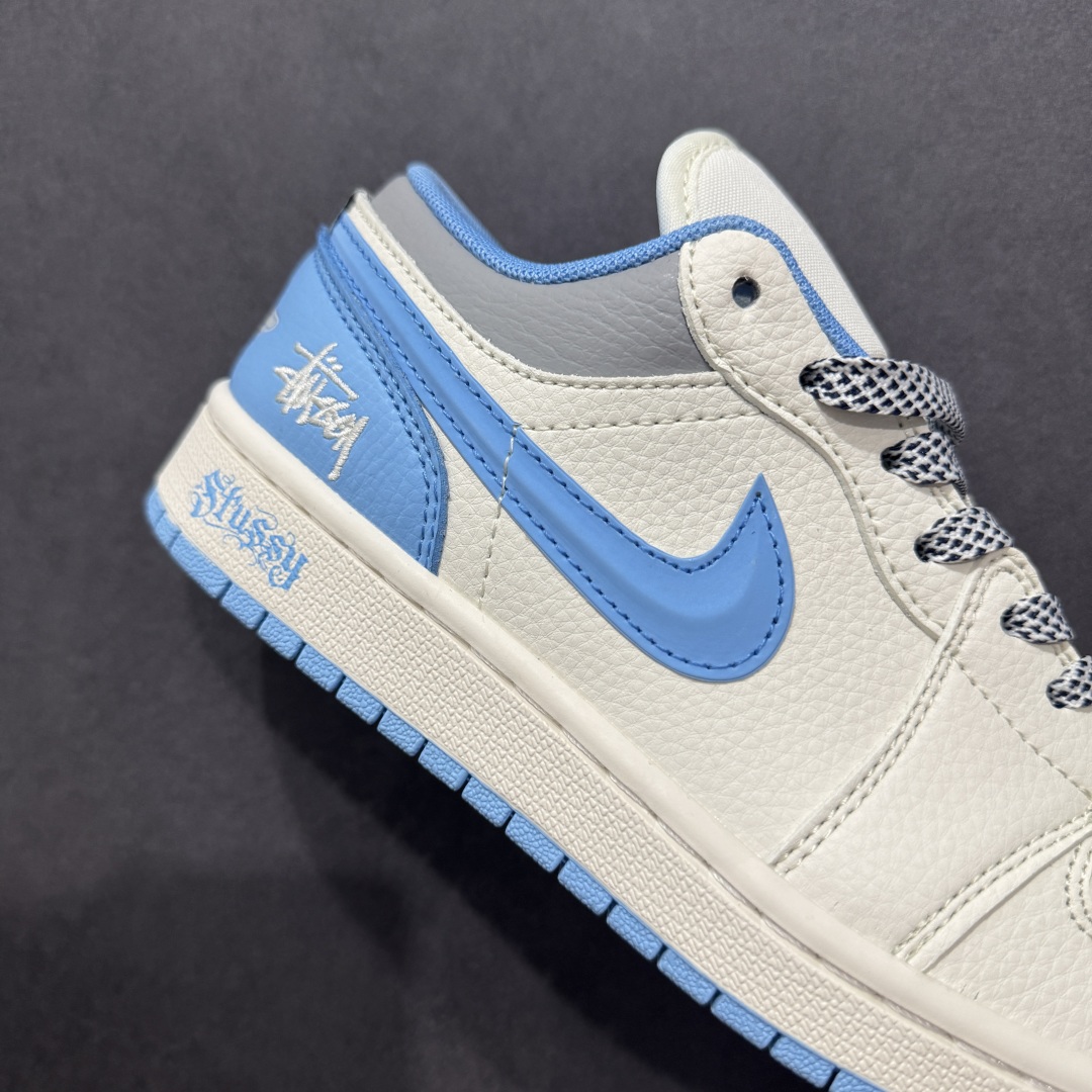 280  【定制版】Air Jordan 1 Low AJ1 乔1 斯图西联名 白蓝立体勾 高端定制 低帮复古篮球鞋 XS6086-559