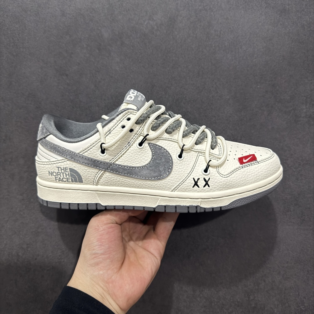 300   【定制版】Nike SB Dunk Low 北面系列 绑带米白灰勾 周年高端定制 低帮休闲板鞋 YX5066-285