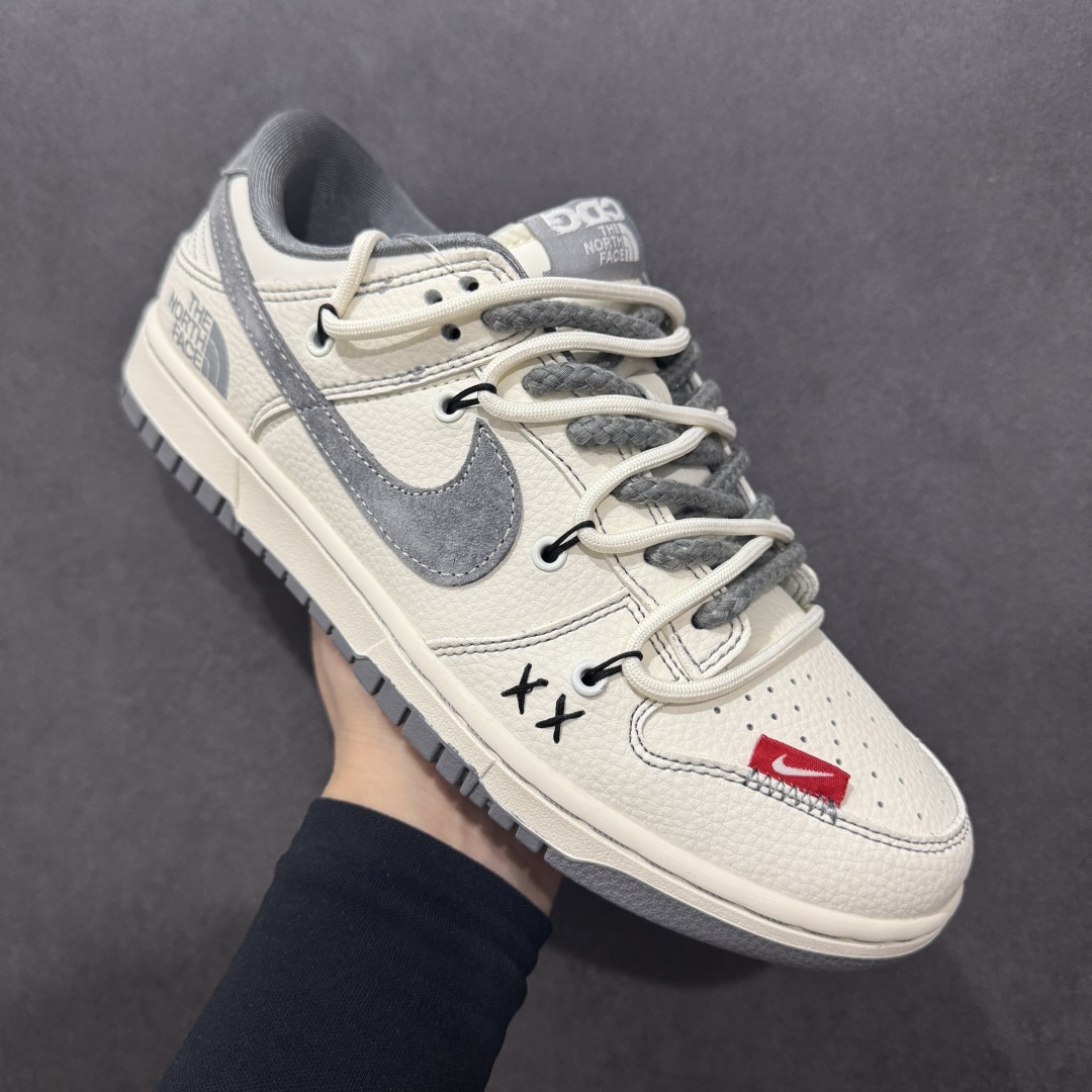 300   【定制版】Nike SB Dunk Low 北面系列 绑带米白灰勾 周年高端定制 低帮休闲板鞋 YX5066-285