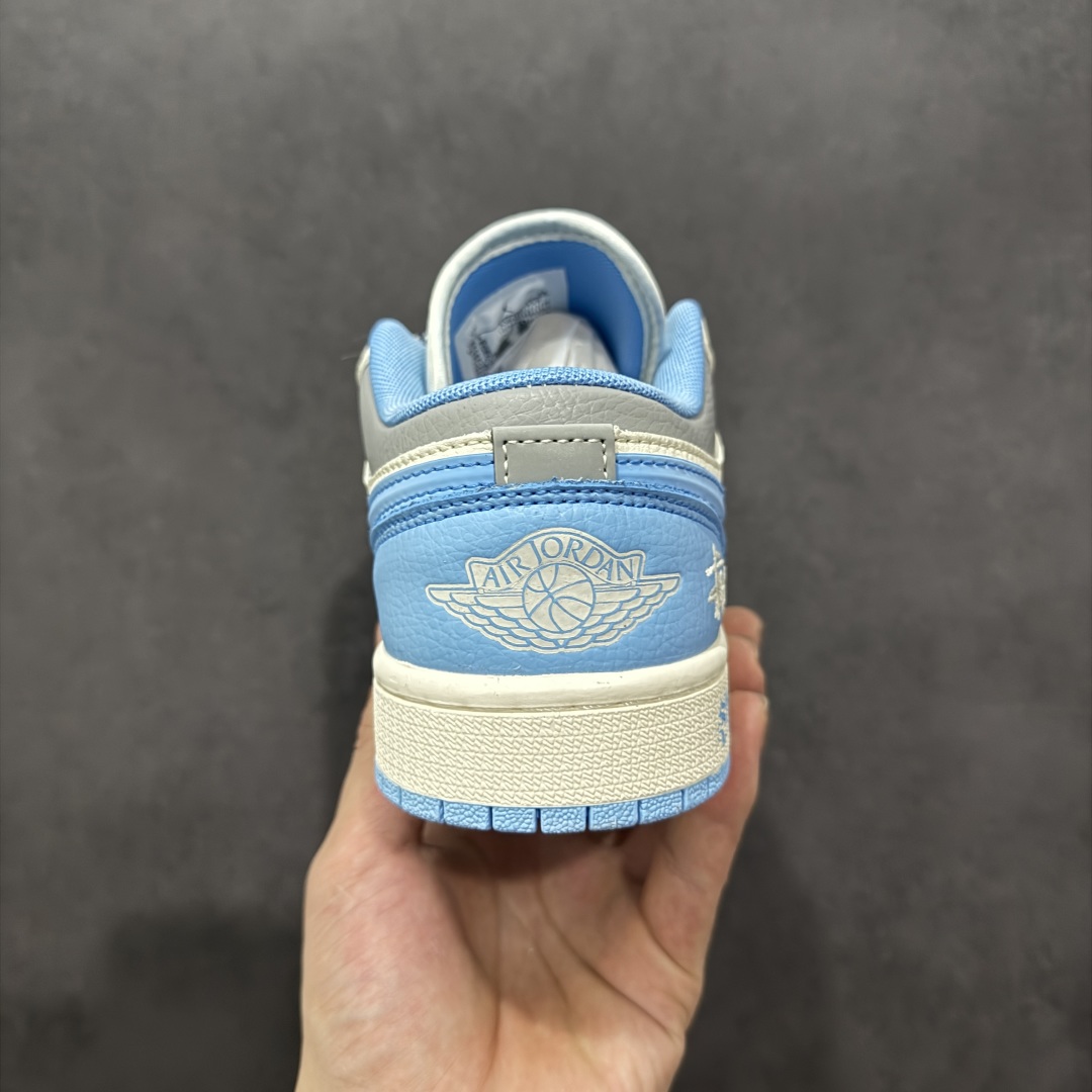 280  【定制版】Air Jordan 1 Low AJ1 乔1 斯图西联名 白蓝立体勾 高端定制 低帮复古篮球鞋 XS6086-559