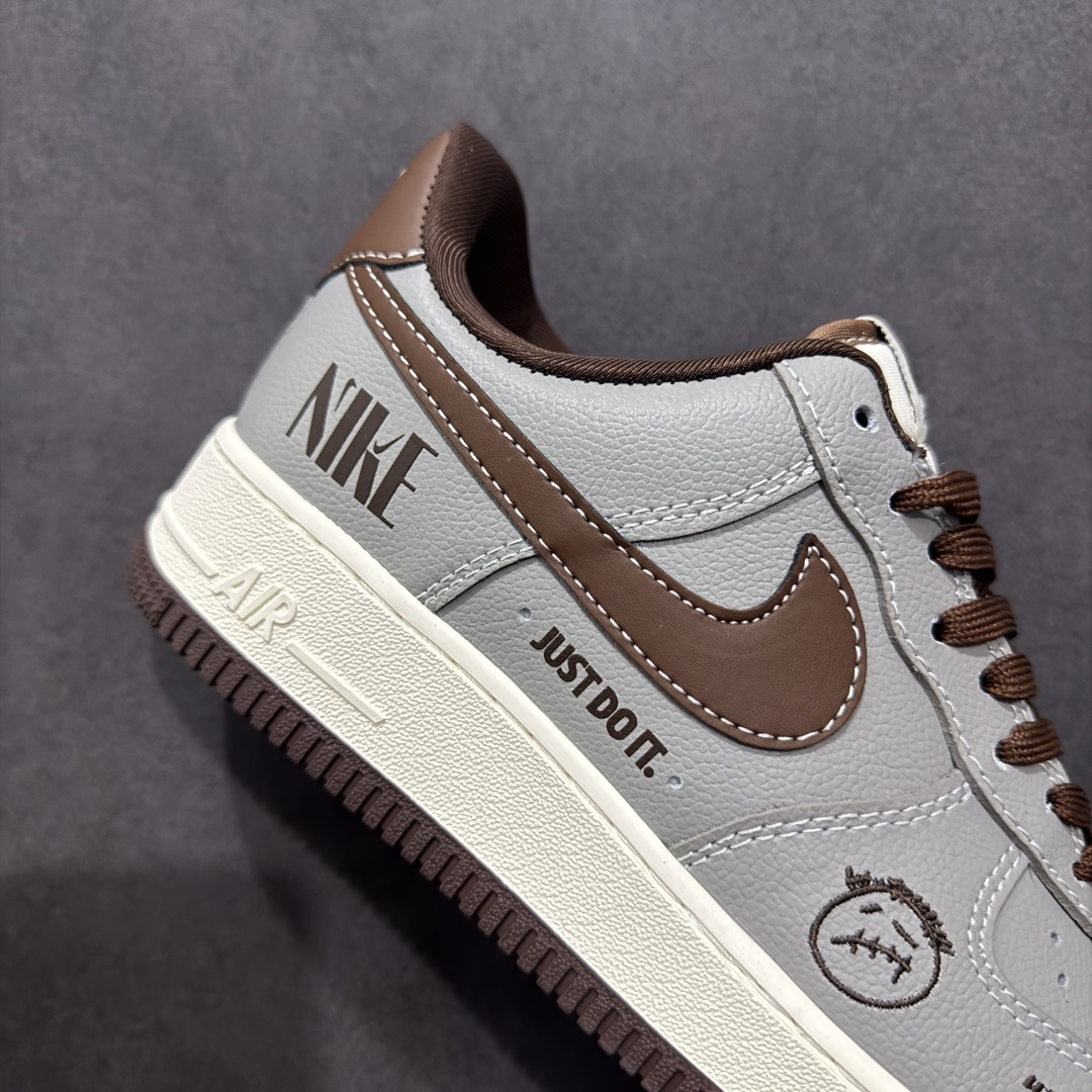 260  NIke Air Force 1 '07 Low “NIKE联名——灰棕鬼脸”空军一号 低帮 运动鞋 休闲鞋   KK1988-073