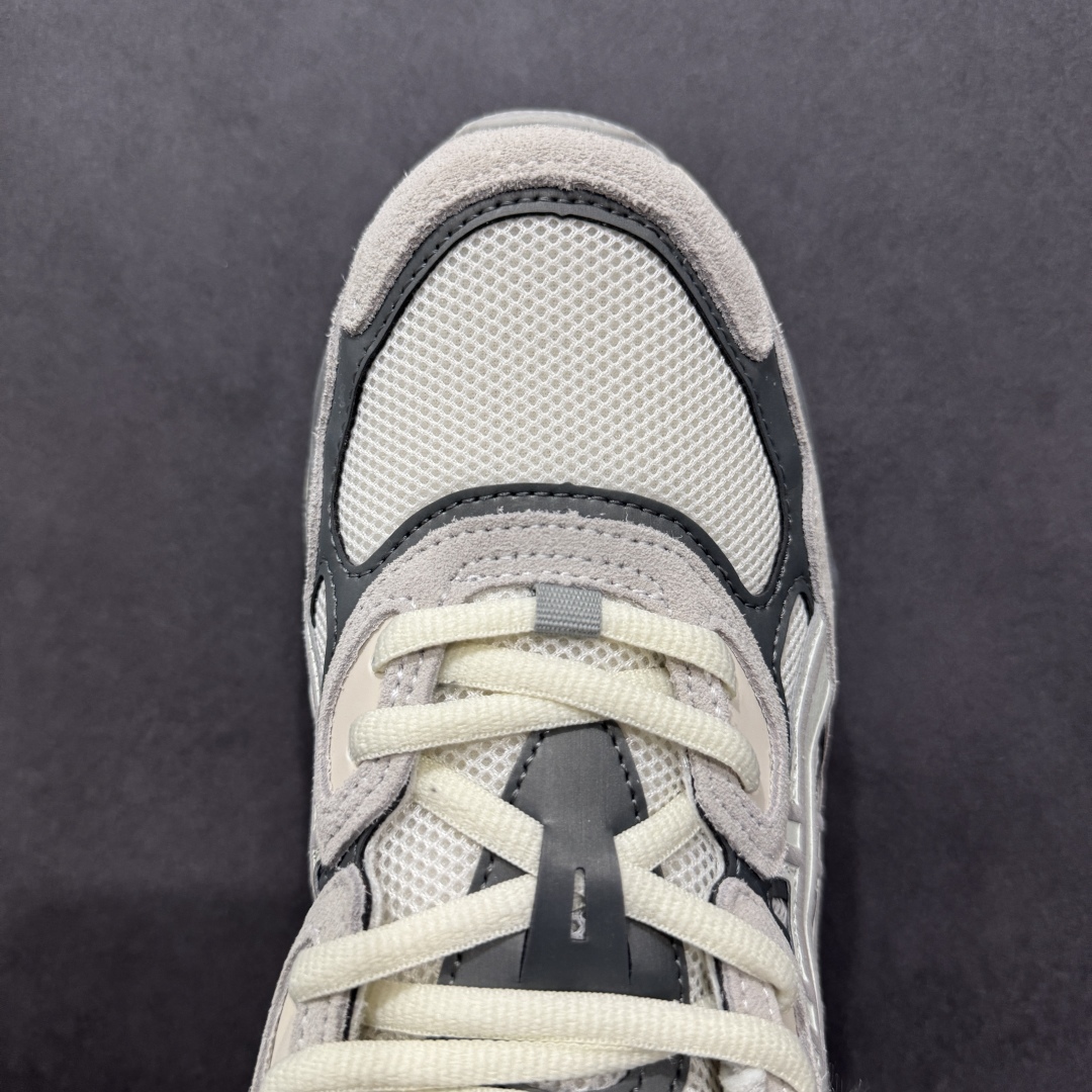 图片[8]-【公司级】Asics Gel-NYC复古单品 亚瑟士ASICSTIGER秋季新款休闲鞋 厚底街头运动休闲鞋 ASICS亚瑟士推出全新GEL-NYC，彰显纽约都市活力 这次的新系列融入了多个版本GEL的经典设计风格，广受好评。其设计灵感来源于GEL-NIMBUS 3,GEL-MC PLUS V 和 GEL-CUMULUS 16 这些往日经典鞋款。GEL-NYC使用GEL-CUMULUS 16鞋款的鞋楦设计,展现了独特的现代化美学。鞋底采用了轻质发泡材料,并在后跟和前掌处采用了ASICS亚瑟士核心科技——GEL缓震胶,赋予鞋款强大的缓冲性能,提供了更柔软舒适的穿着体验。而在原有设计的启发之上,此次鞋款采用更贴合当今潮流趋势的材料和创新技术,展现出纽约充满活力的都市精神。 尺码：37-45-选品中心