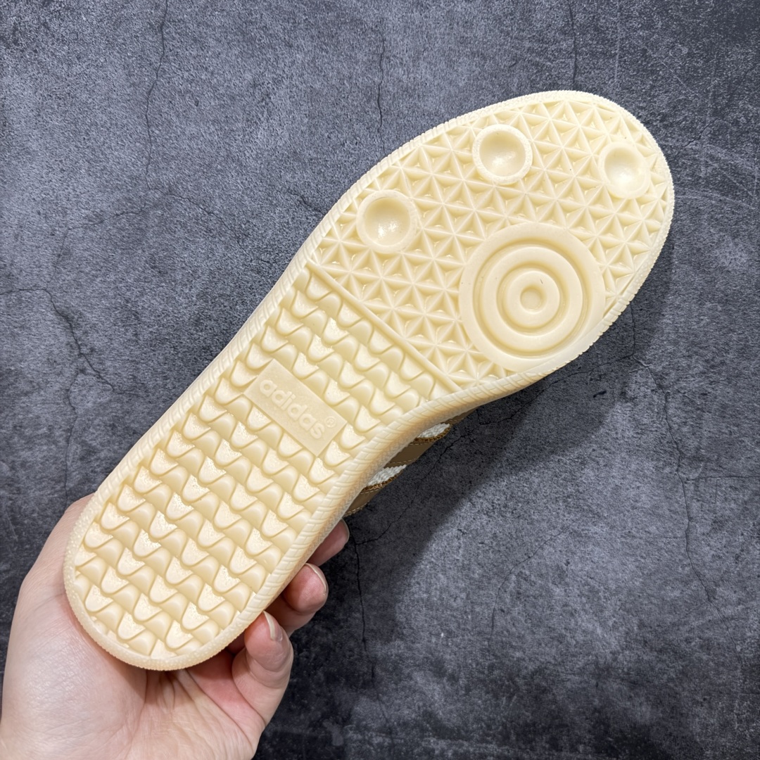  
【正确版】Adidas Samba  桑巴舞街头系列德训运动板鞋 
采用固色翻毛皮组合牛剖革鞋面材质