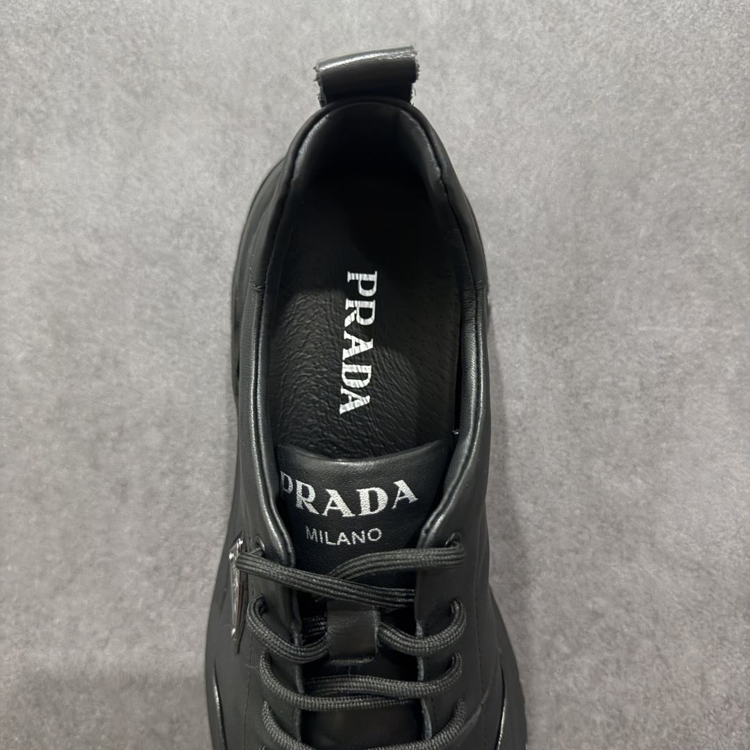 图片[7]-【广东纯原版本】PRADA普拉达 厚底徽标系带运动休闲男鞋系列 #广东大厂品质 专柜同步 大气个性更潮更抢眼更追求档次，它将颠覆旧念，与您共度时尚潮人必备! 面料采用原版进口小牛皮 牛皮内里垫脚 橡胶发泡大底 轻便防滑耐磨 脚感舒适 款式耐看做工精细 配以简洁利落的鞋楦 彰显男人的果敢和硬朗 尺码：39-44（皮鞋码）-选品中心