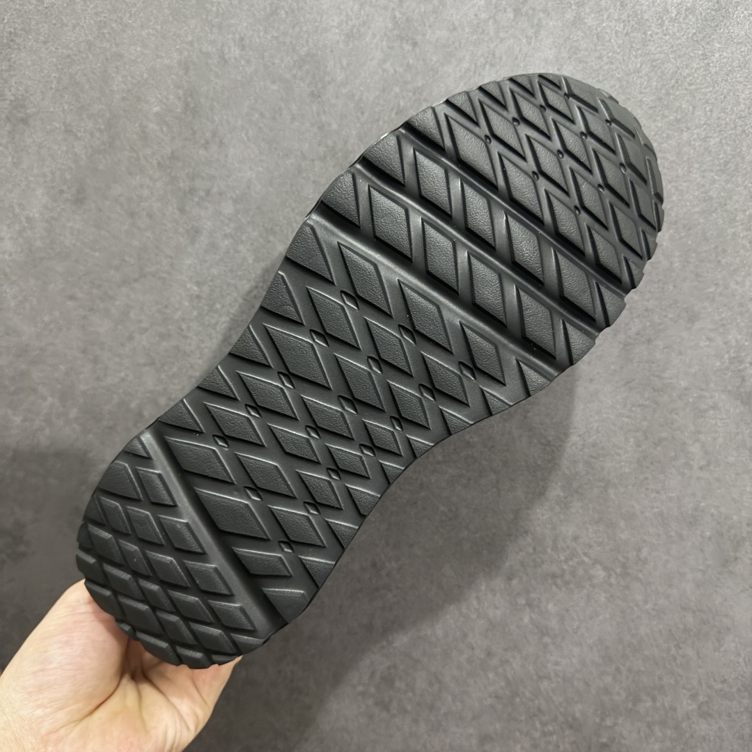 图片[9]-【广东纯原版本】PRADA普拉达 厚底徽标系带运动休闲男鞋系列 #广东大厂品质 专柜同步 大气个性更潮更抢眼更追求档次，它将颠覆旧念，与您共度时尚潮人必备! 面料采用原版进口小牛皮 牛皮内里垫脚 橡胶发泡大底 轻便防滑耐磨 脚感舒适 款式耐看做工精细 配以简洁利落的鞋楦 彰显男人的果敢和硬朗 尺码：39-44（皮鞋码）-选品中心