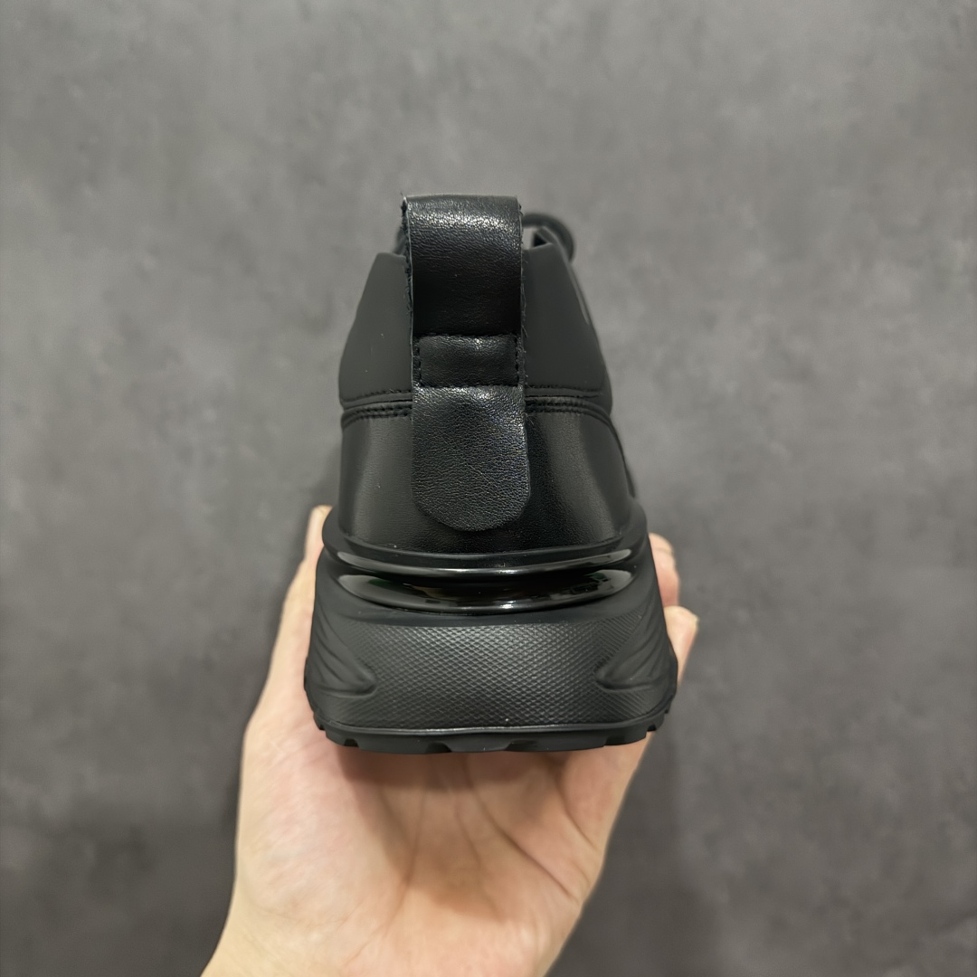 图片[4]-【广东纯原版本】PRADA普拉达 厚底徽标系带运动休闲男鞋系列 #广东大厂品质 专柜同步 大气个性更潮更抢眼更追求档次，它将颠覆旧念，与您共度时尚潮人必备! 面料采用原版进口小牛皮 牛皮内里垫脚 橡胶发泡大底 轻便防滑耐磨 脚感舒适 款式耐看做工精细 配以简洁利落的鞋楦 彰显男人的果敢和硬朗 尺码：39-44（皮鞋码）-选品中心