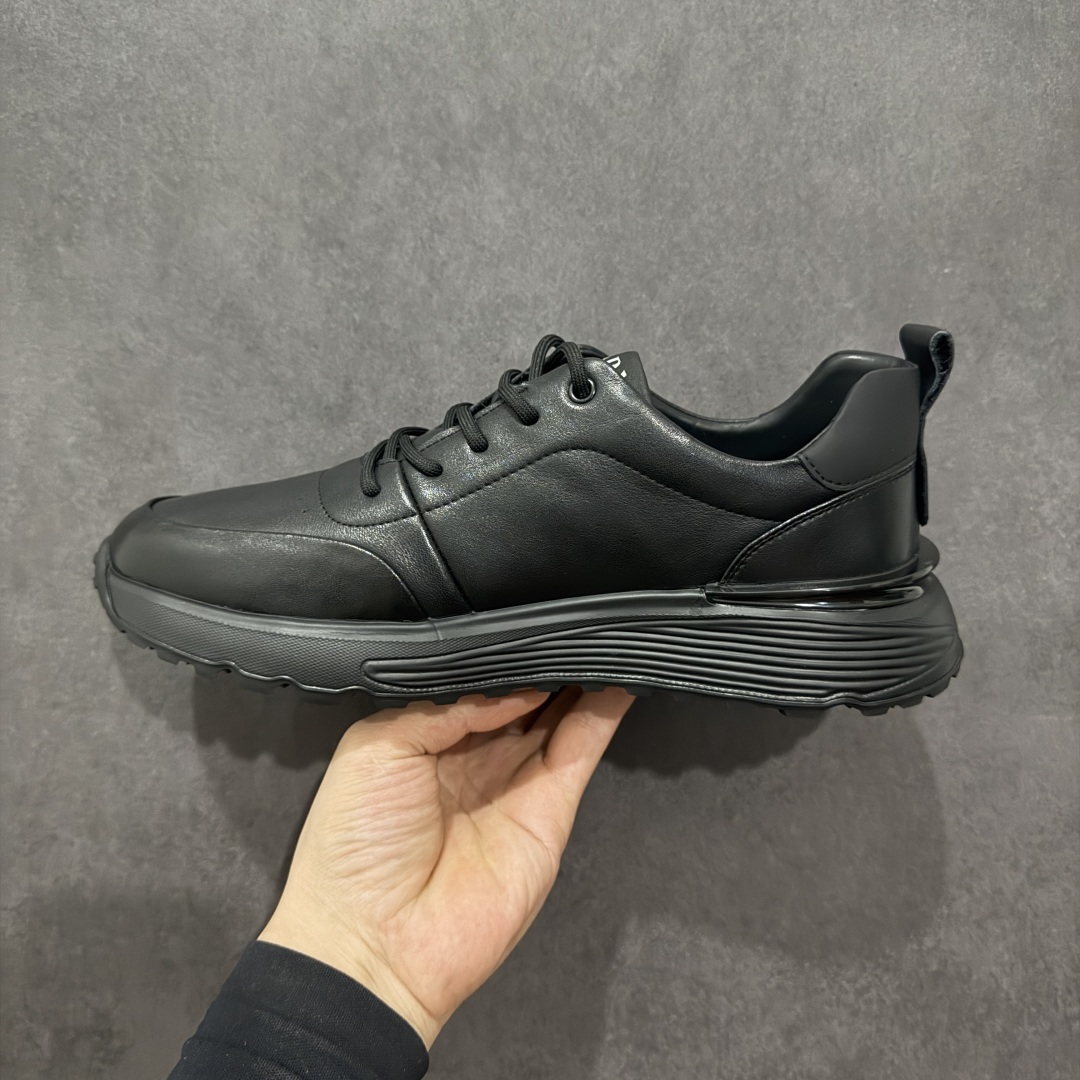 图片[2]-【广东纯原版本】PRADA普拉达 厚底徽标系带运动休闲男鞋系列 #广东大厂品质 专柜同步 大气个性更潮更抢眼更追求档次，它将颠覆旧念，与您共度时尚潮人必备! 面料采用原版进口小牛皮 牛皮内里垫脚 橡胶发泡大底 轻便防滑耐磨 脚感舒适 款式耐看做工精细 配以简洁利落的鞋楦 彰显男人的果敢和硬朗 尺码：39-44（皮鞋码）-选品中心