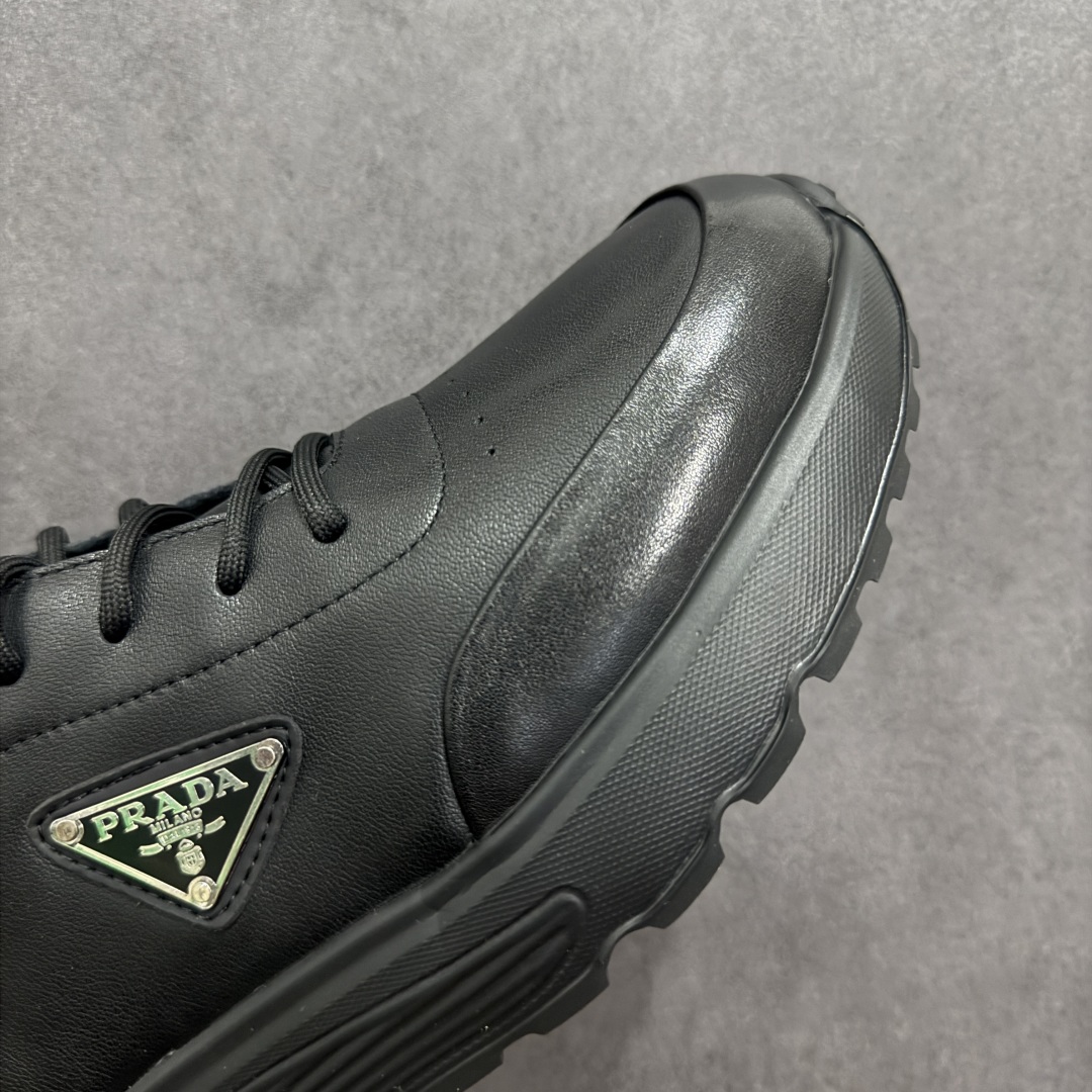 图片[5]-【广东纯原版本】PRADA普拉达 厚底徽标系带运动休闲男鞋系列 #广东大厂品质 专柜同步 大气个性更潮更抢眼更追求档次，它将颠覆旧念，与您共度时尚潮人必备! 面料采用原版进口小牛皮 牛皮内里垫脚 橡胶发泡大底 轻便防滑耐磨 脚感舒适 款式耐看做工精细 配以简洁利落的鞋楦 彰显男人的果敢和硬朗 尺码：39-44（皮鞋码）-选品中心