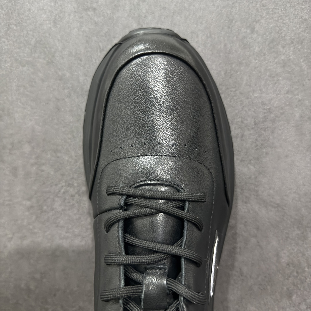 图片[8]-【广东纯原版本】PRADA普拉达 厚底徽标系带运动休闲男鞋系列 #广东大厂品质 专柜同步 大气个性更潮更抢眼更追求档次，它将颠覆旧念，与您共度时尚潮人必备! 面料采用原版进口小牛皮 牛皮内里垫脚 橡胶发泡大底 轻便防滑耐磨 脚感舒适 款式耐看做工精细 配以简洁利落的鞋楦 彰显男人的果敢和硬朗 尺码：39-44（皮鞋码）-选品中心