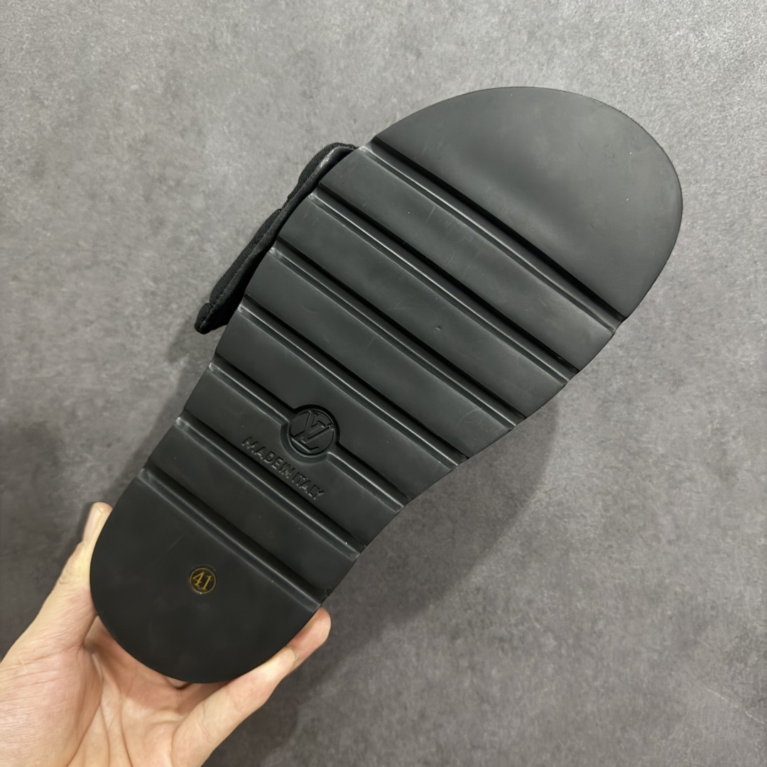 图片[9]-【纯原礼盒版】LOUIS VUITTON 路易威登2024 𝐬𝐬💛春夏最新爆款魔术贴系列 情侣款厚底拖鞋 代购级别稀品上新💫 鞋面：LV进口5D打印花布，牛皮内里 大底：原版开模大底 原版全套礼盒包装 尺码： 35-45 底高4.5cm-选品中心