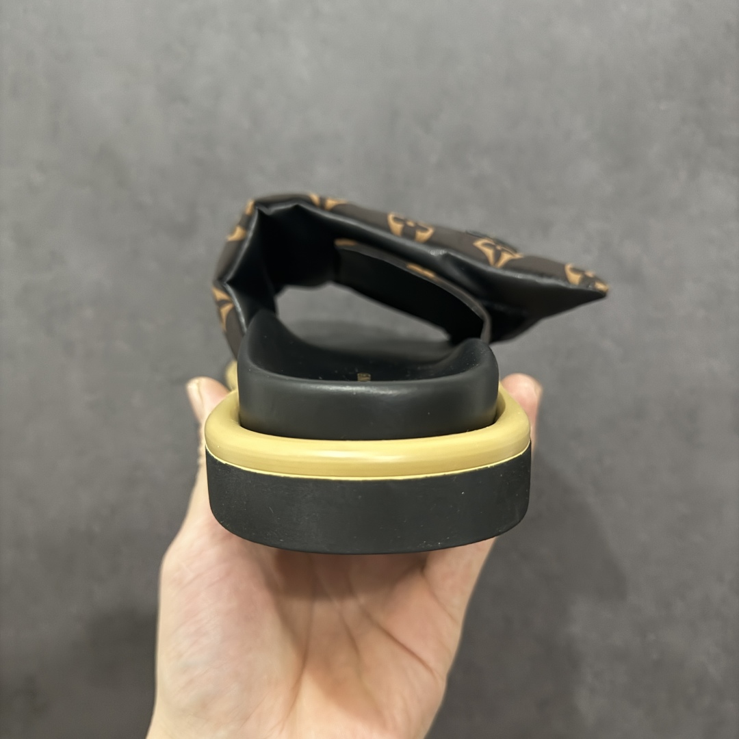 图片[4]-【纯原礼盒版】LOUIS VUITTON 路易威登2024 𝐬𝐬💛春夏最新爆款魔术贴系列 情侣款厚底拖鞋 代购级别稀品上新💫 鞋面：LV进口5D打印花布，牛皮内里 大底：原版开模大底 原版全套礼盒包装 尺码： 35-45 底高4.5cm-选品中心