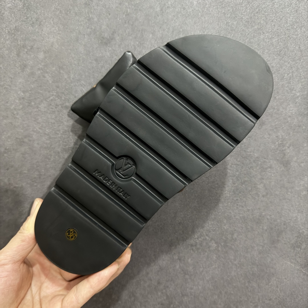 图片[9]-【纯原礼盒版】LOUIS VUITTON 路易威登2024 𝐬𝐬💛春夏最新爆款魔术贴系列 情侣款厚底拖鞋 代购级别稀品上新💫 鞋面：LV进口5D打印花布，牛皮内里 大底：原版开模大底 原版全套礼盒包装 尺码： 35-45 底高4.5cm-选品中心