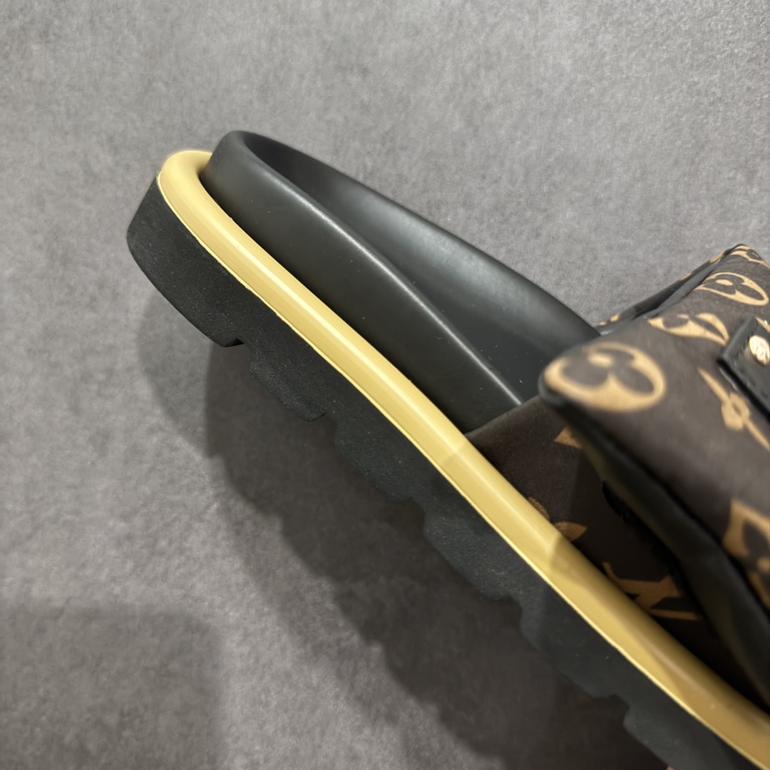 图片[6]-【纯原礼盒版】LOUIS VUITTON 路易威登2024 𝐬𝐬💛春夏最新爆款魔术贴系列 情侣款厚底拖鞋 代购级别稀品上新💫 鞋面：LV进口5D打印花布，牛皮内里 大底：原版开模大底 原版全套礼盒包装 尺码： 35-45 底高4.5cm-选品中心